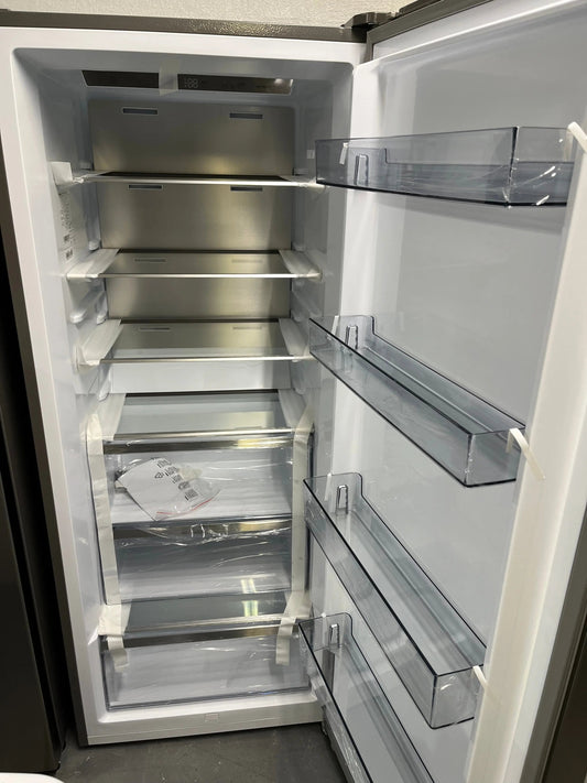 Factory second Hisense 384L upright freezer | ALEXANDRIA