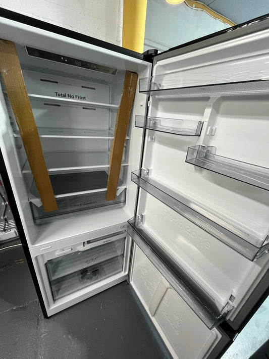 Factory second Hisense 417L bottom mount fridge freezer | ALEXANDRIA