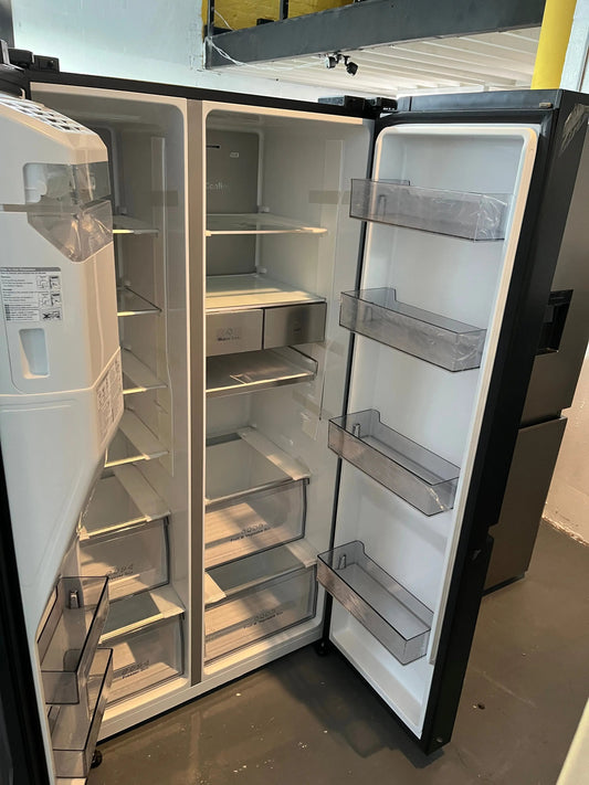 Factory second Hisense 632 ltr side by side fridge freezer | ALEXANDRIA