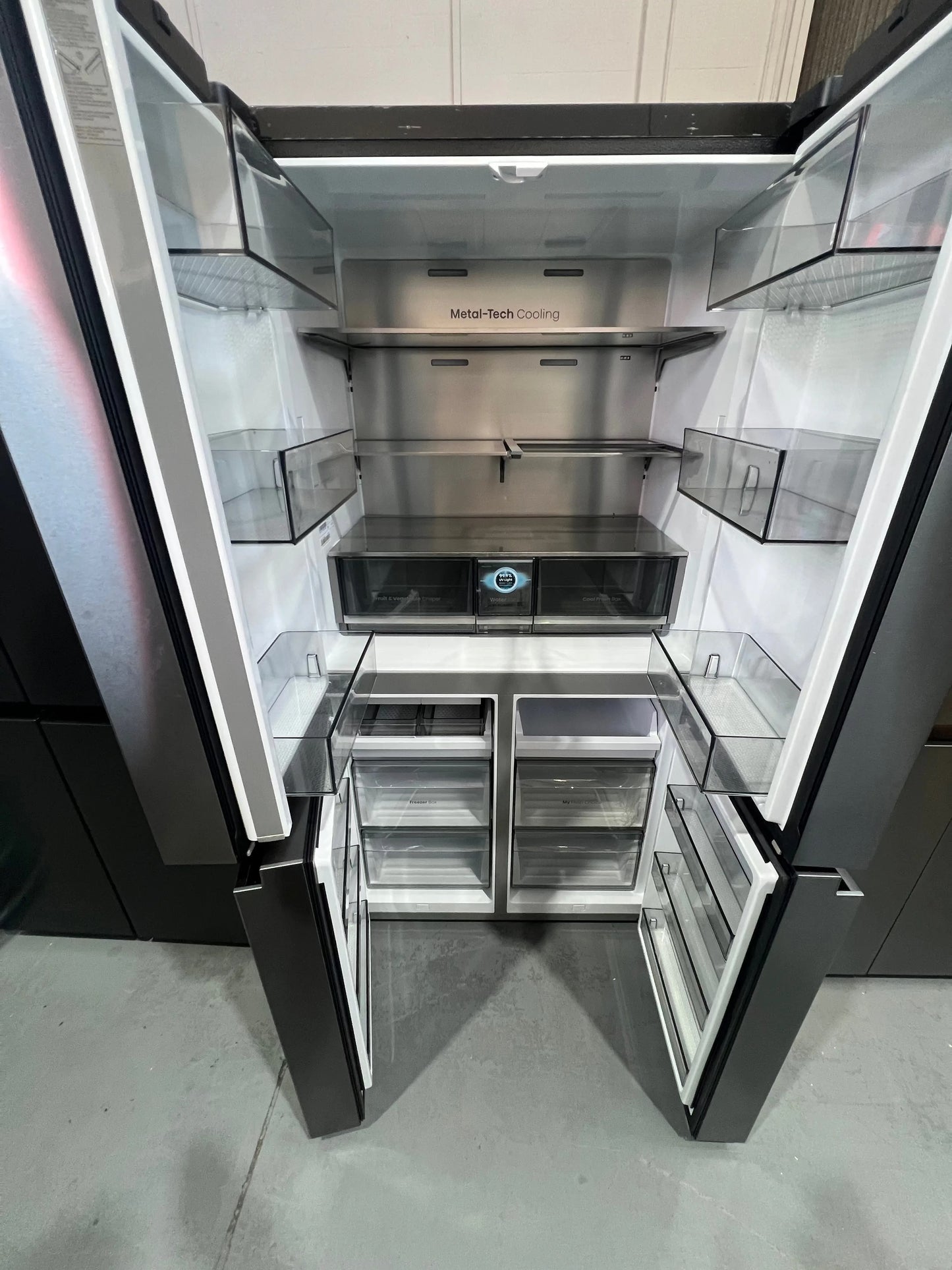 Hisense 640 Litres Fridge Freezer | ADELAIDE