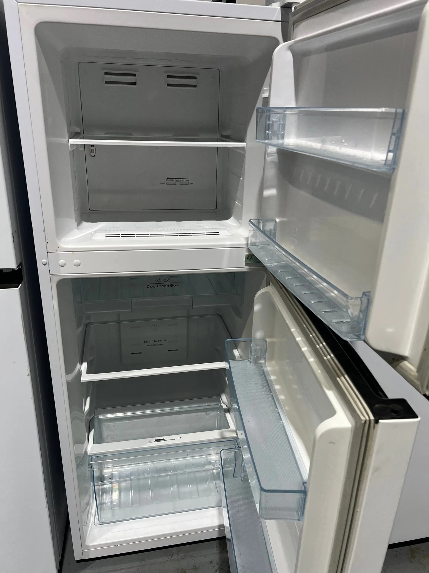 Refurbished Hisense 230 Litres Fridge Freezer | ADELAIDE