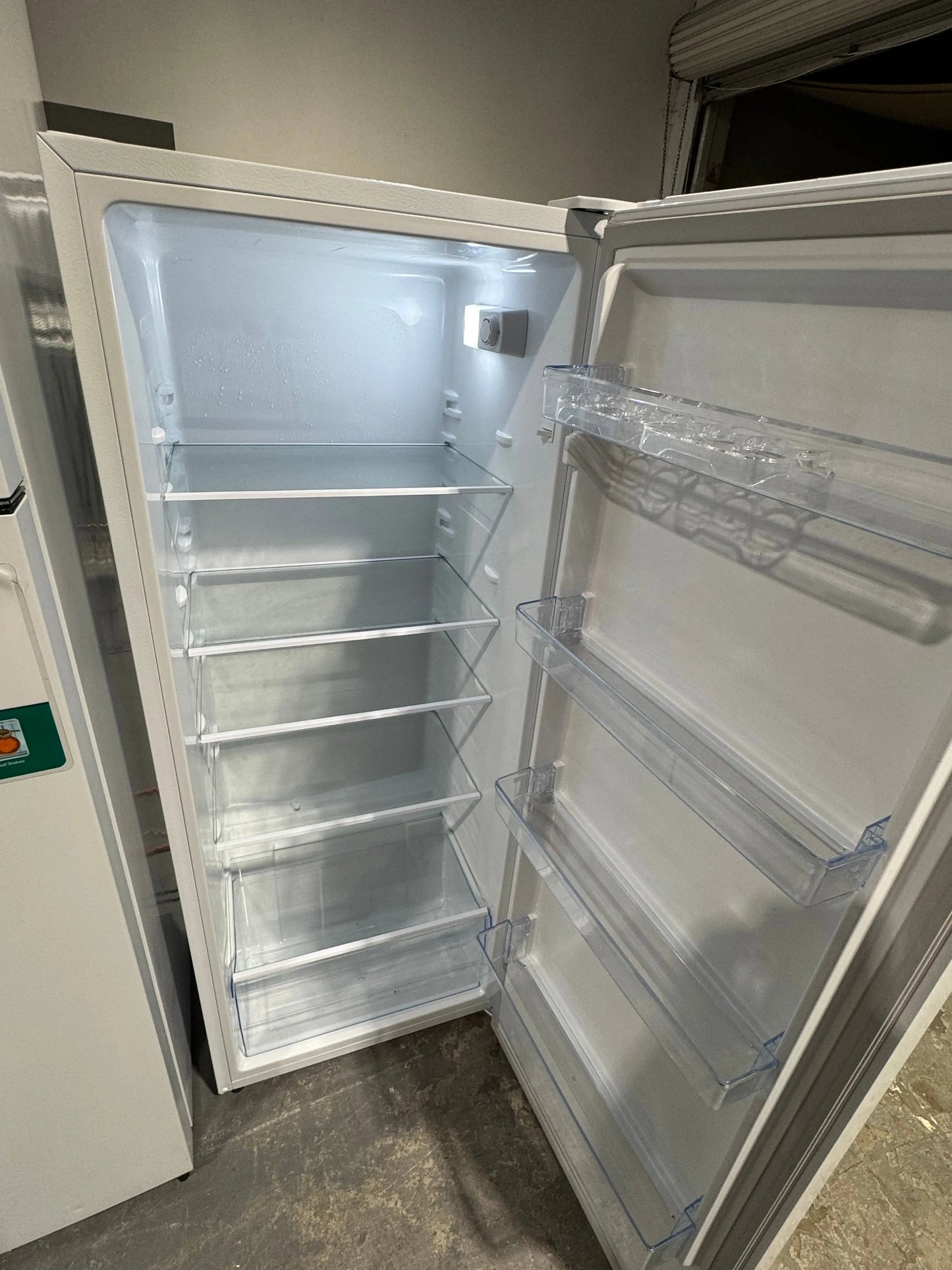Refurbished Hisense 242 litres upright fridge | PERTH