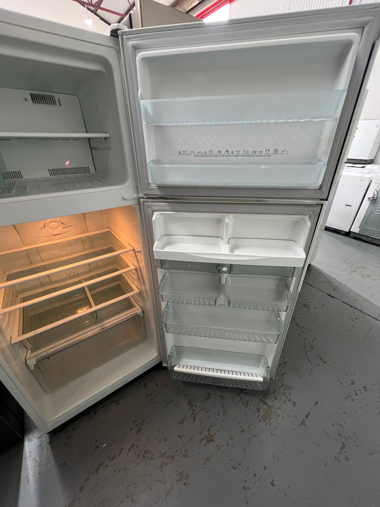 Refurbished Westinghouse 420 Litres Fridge Freezer | ADELAIDE
