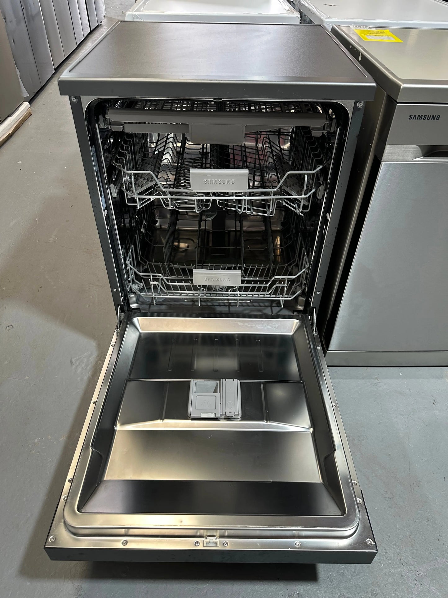 Samsung Dishwasher 14 place Model no -Dg60m6055fg | SYDNEY