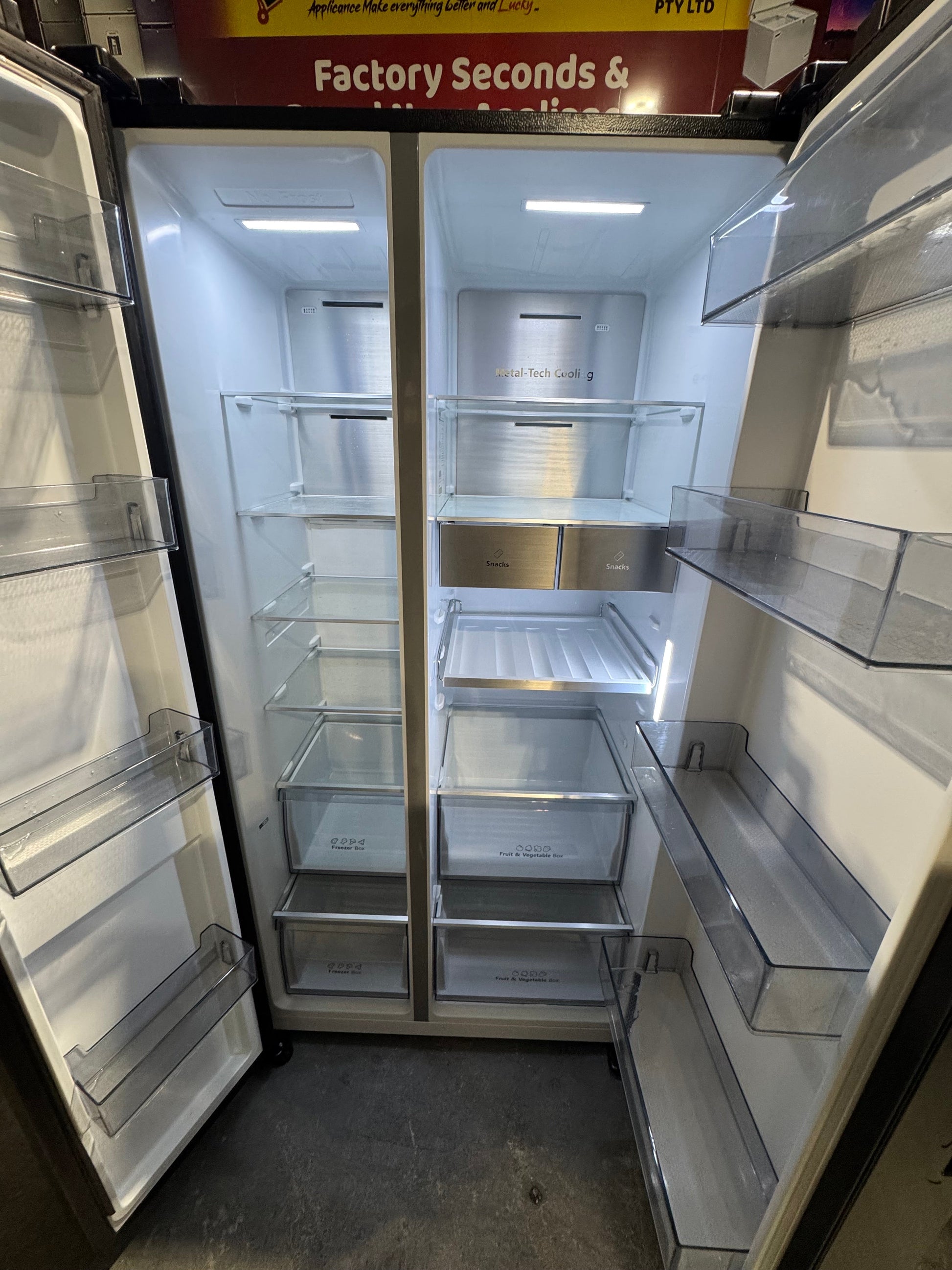 Refurbished Hisense 652 litres fridge freezer | PERTH