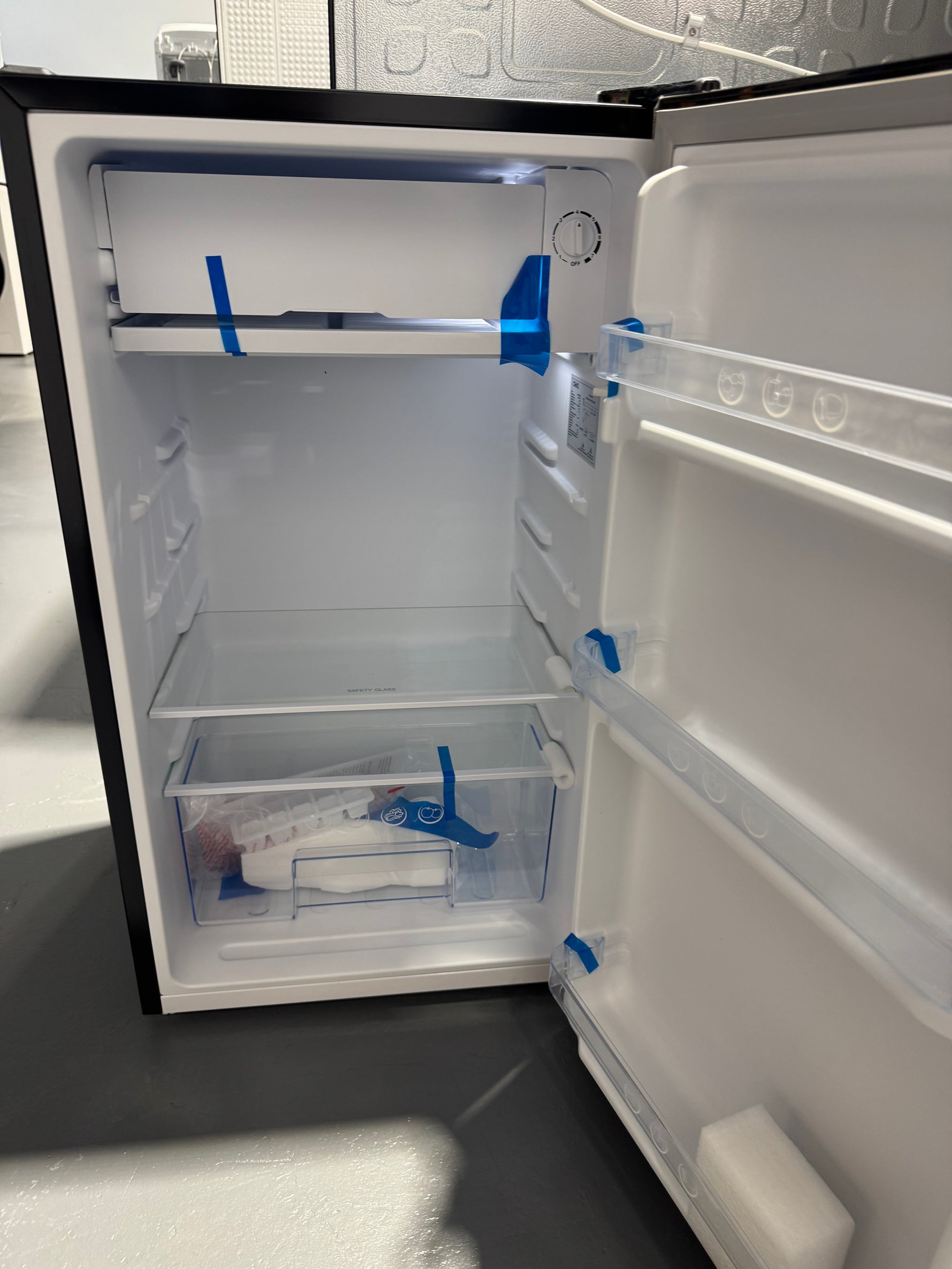 Factory seconds Chiq 90 litres Bar fridge