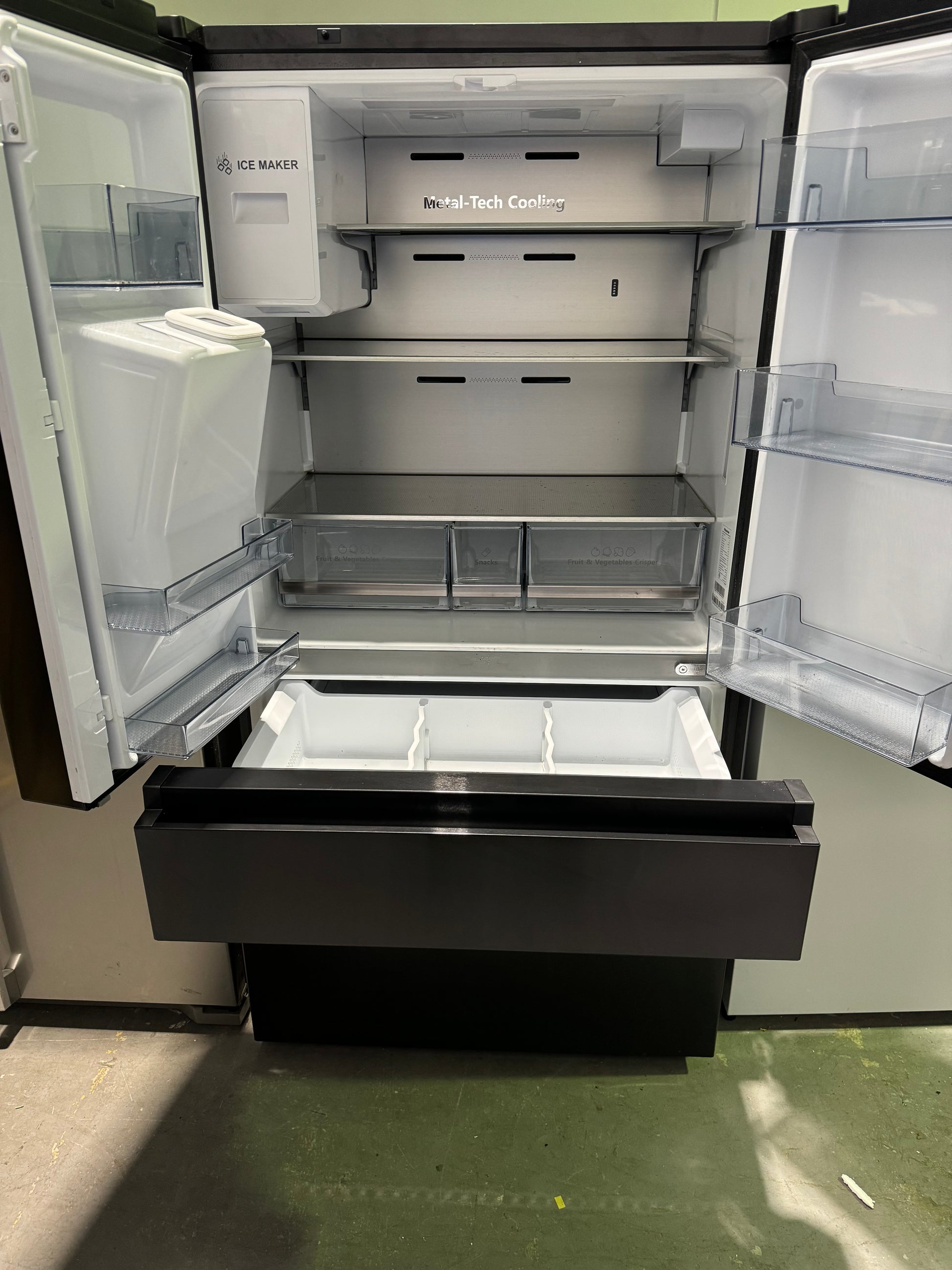 Refurbished Hisense 586 Litres Fridge Freezer | PERTH