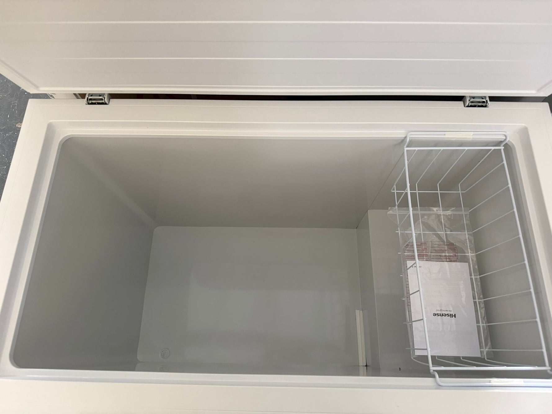 Factory Seconds Hisense Hybrid Chest Freezer HRCF301 300L