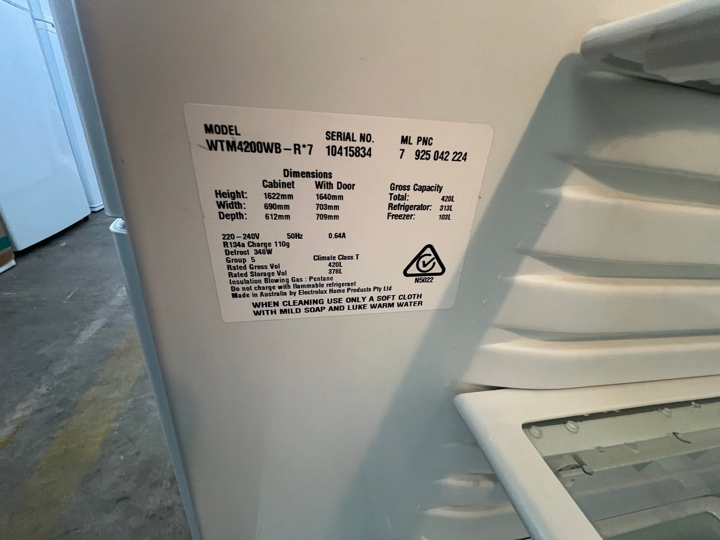 Refurbished Westinghouse 420 litres fridge freezer | ADELAIDE