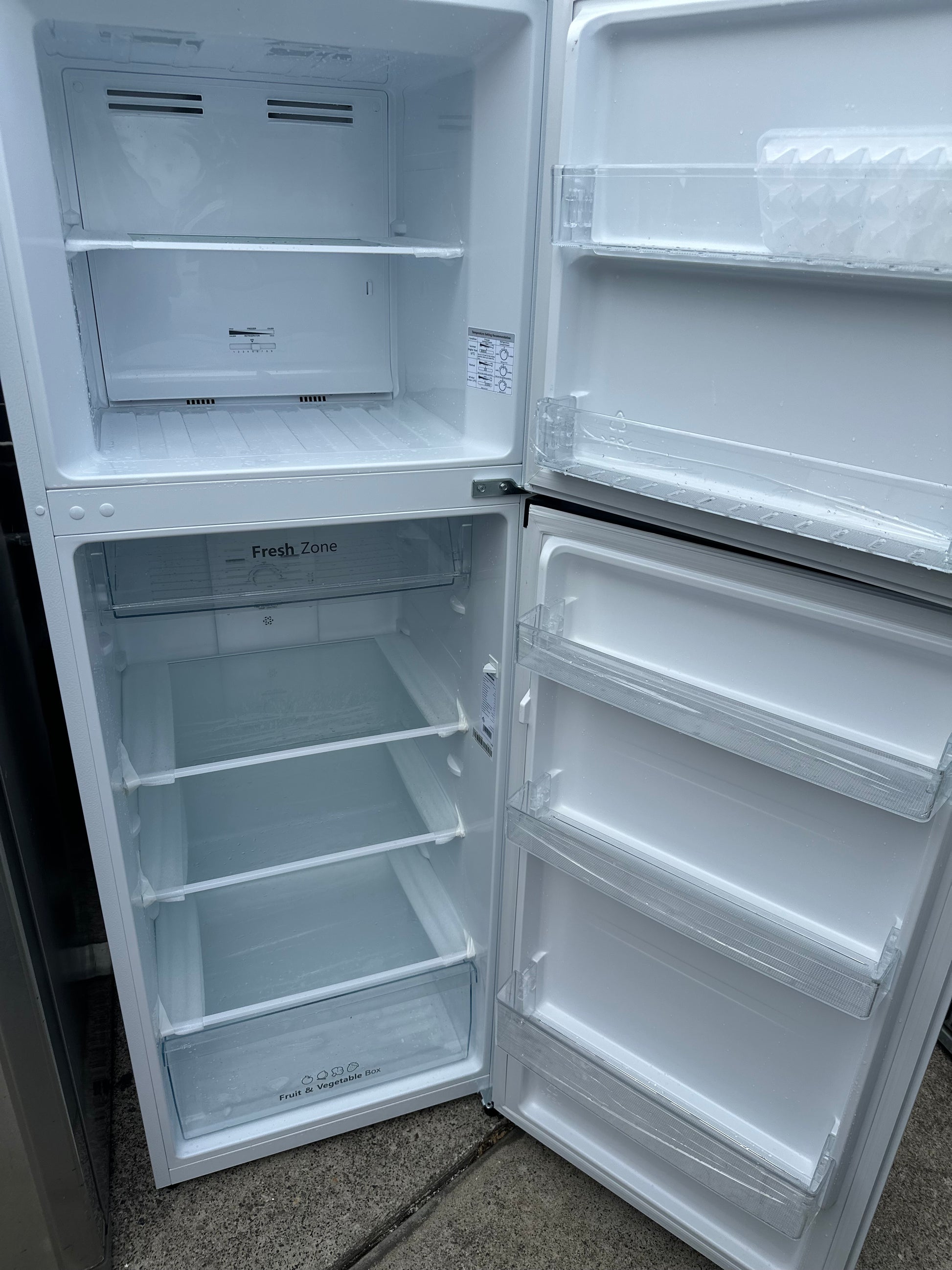 Refurbished Hisense 326 litres fridge freezer | BRISBANE