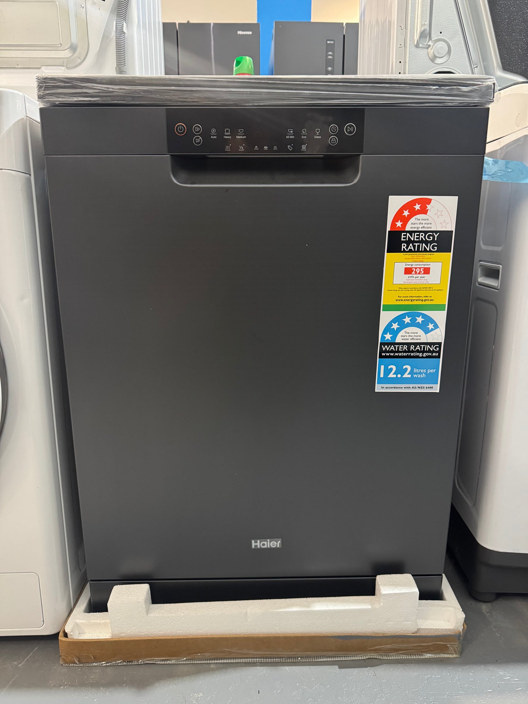 Carton Damage Haier 15 place setting Dishwasher