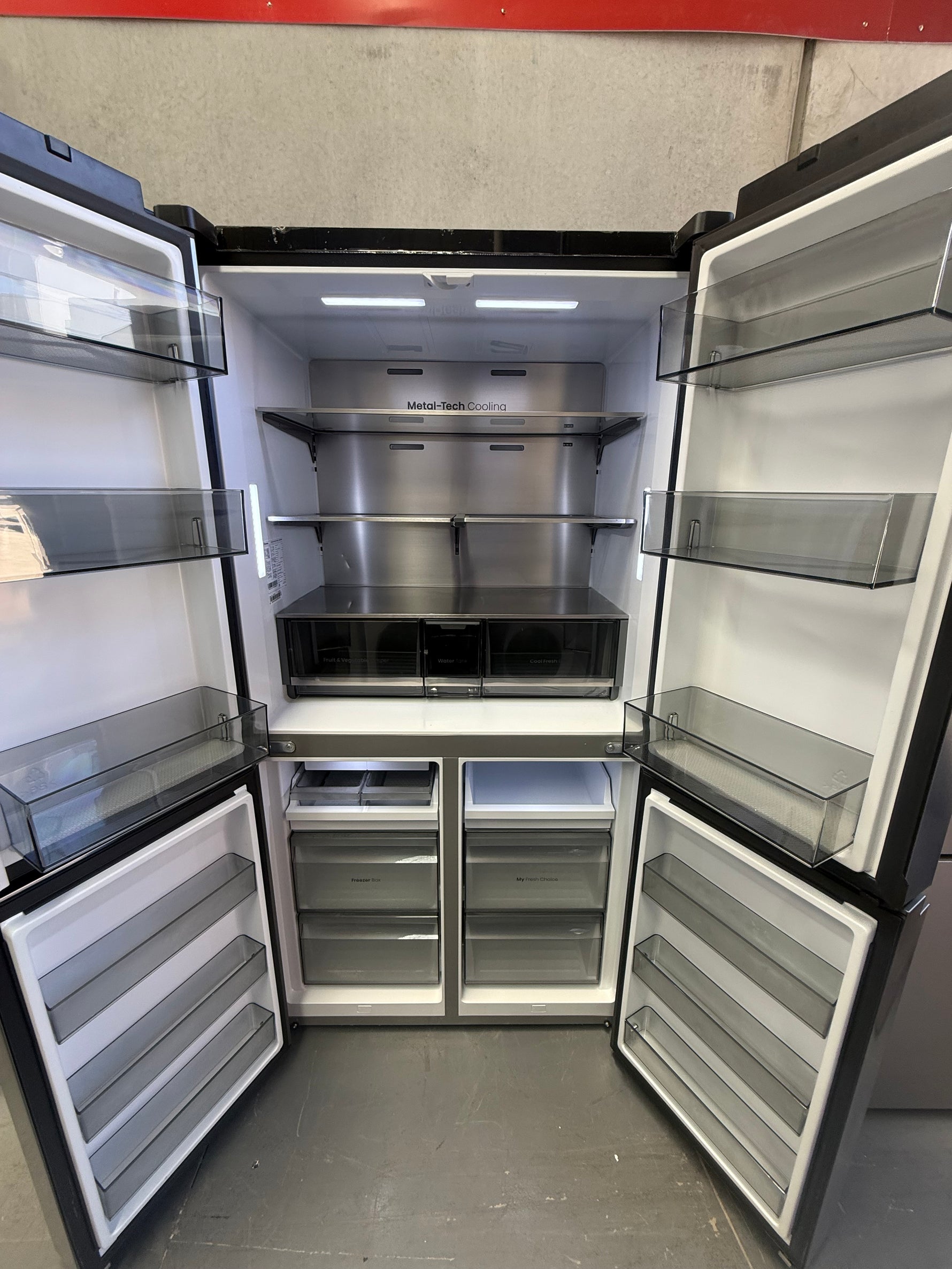 Hisense 640L French Door Fridge – Near to New | HRCD640TBW