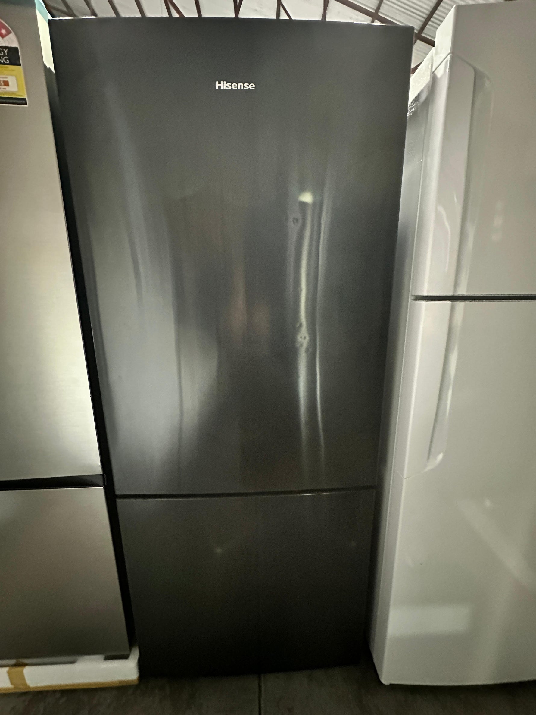 Hisense 453L Bottom Mount Fridge Freezer – Refurbished