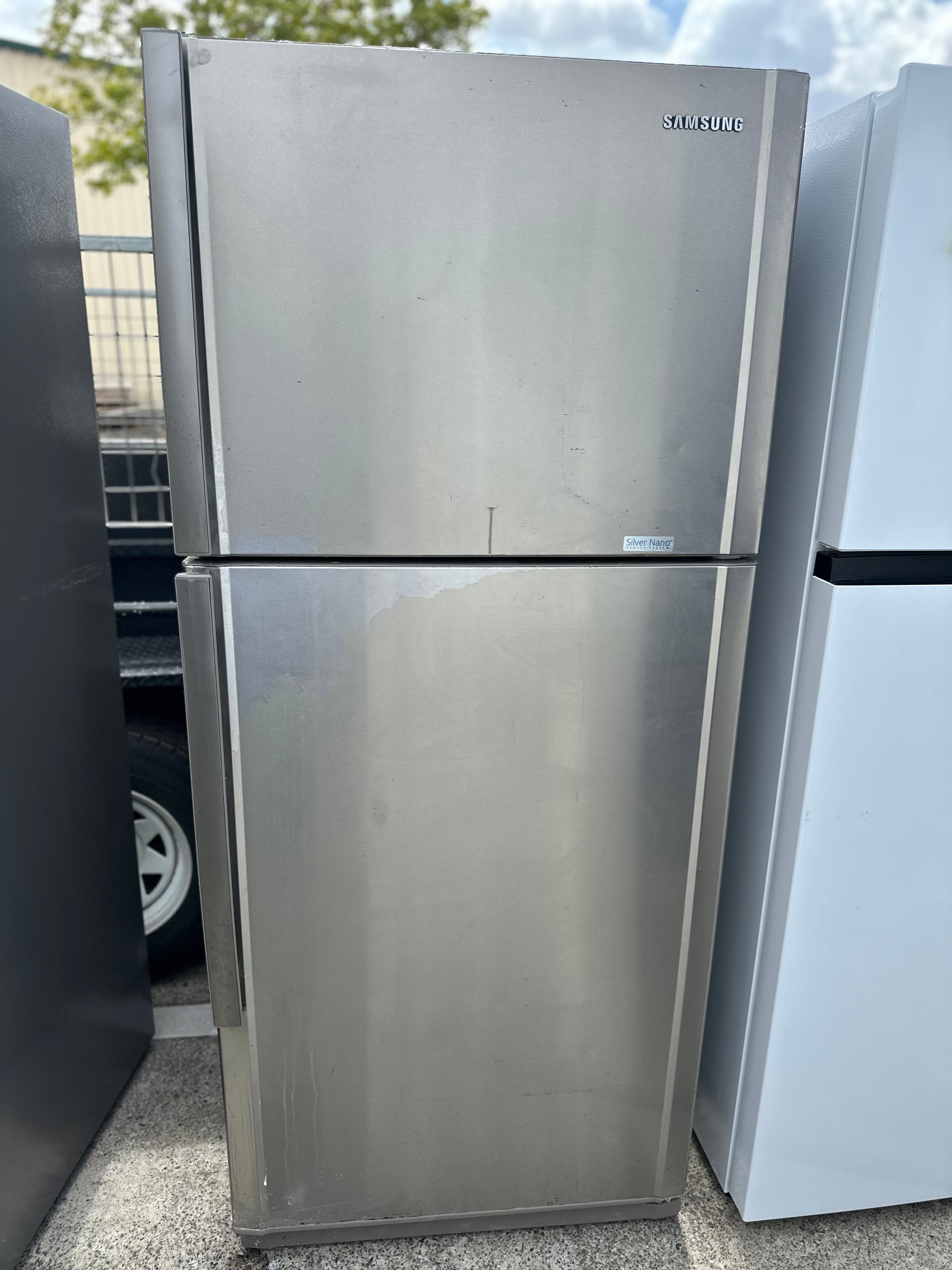 Refurbished Samsung 419 litres fridge freezer | BRISBANE