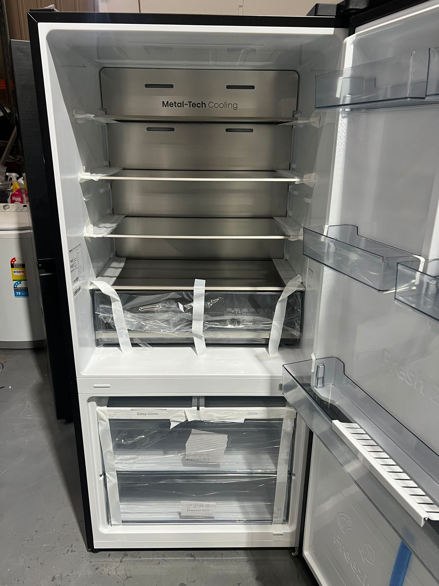 Factory Seconds Hisense 503 L Bottom Mount Fridge Freezer – HRBM503E