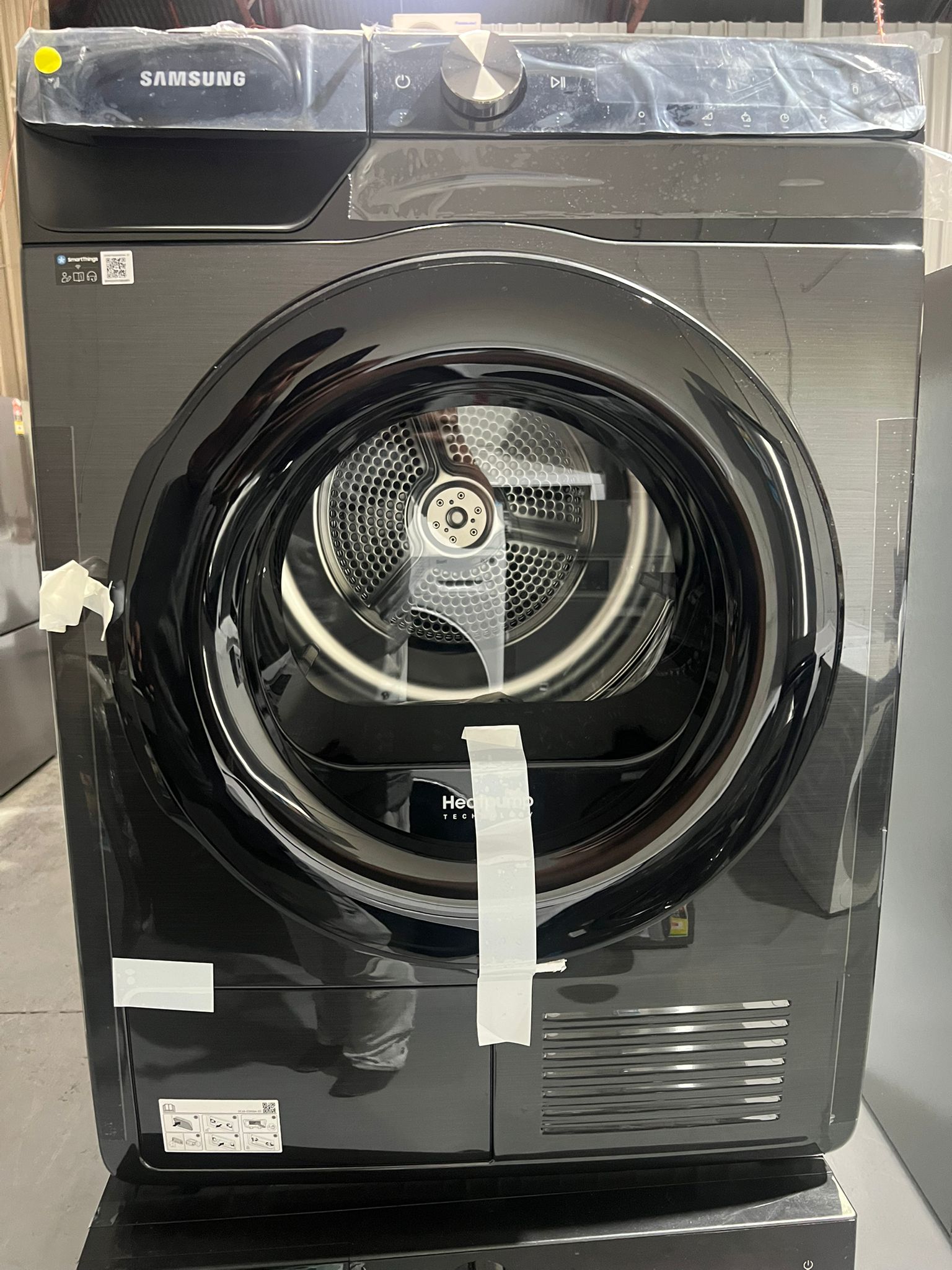 Factory Seconds Samsung 8 kg A.I. Enabled Heat Pump Dryer (Black) – DV80T5420AB