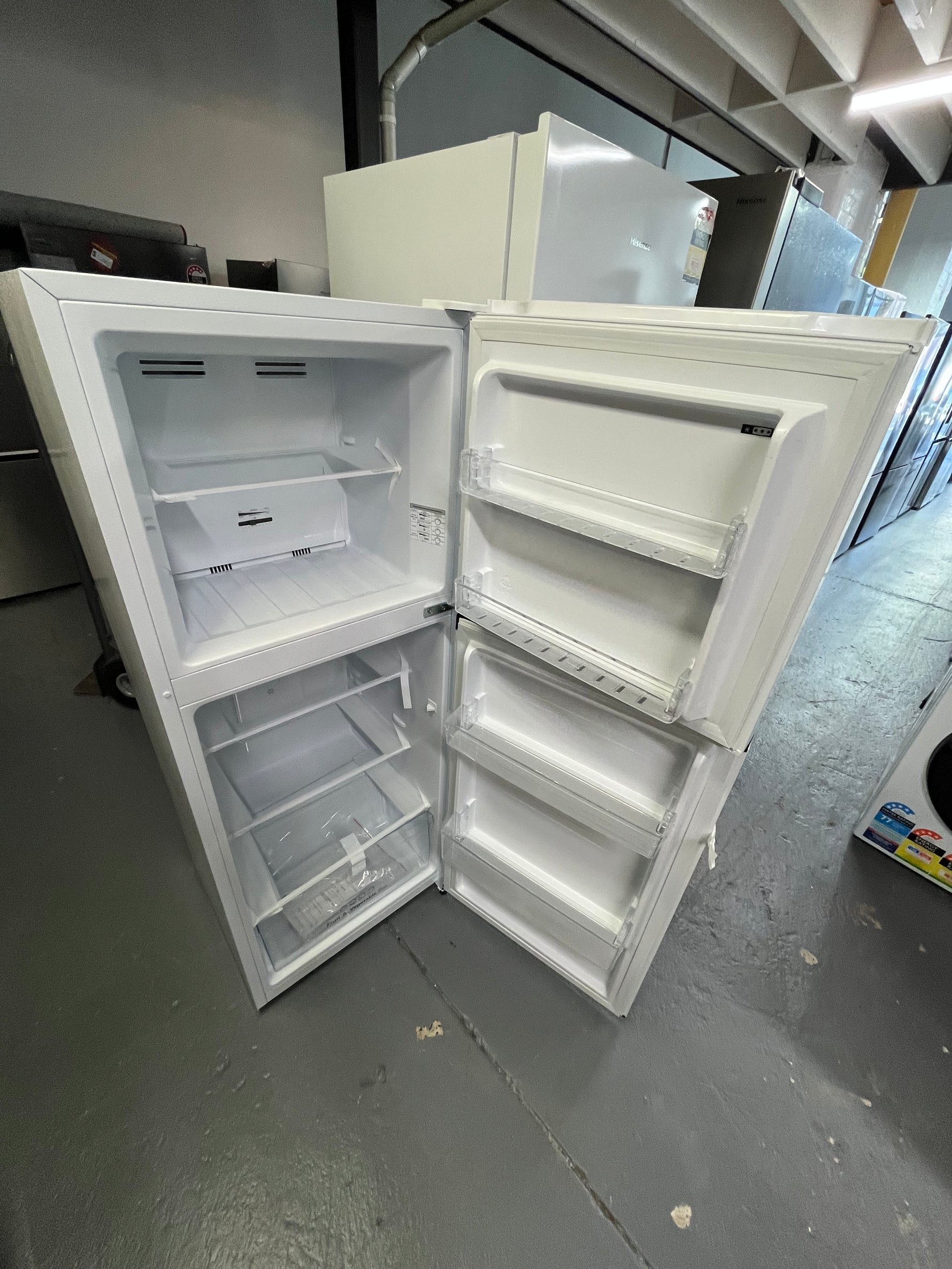 Factory second Hisense 205 ltr top mount fridge freezer Model no -Hrtf206
