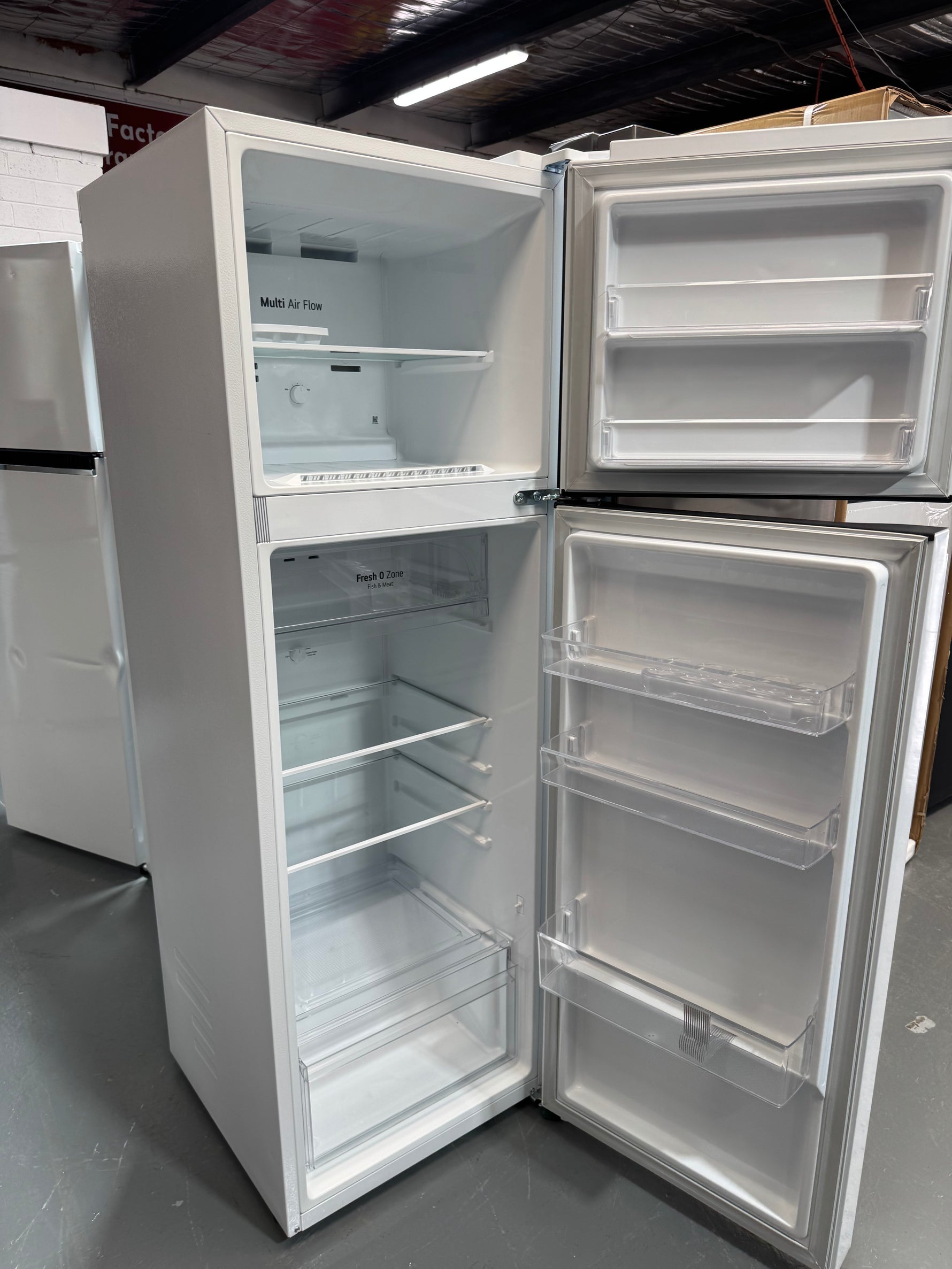 Factory Seconds LG LG 266L Top Mount Fridge in White Finish GT-2W