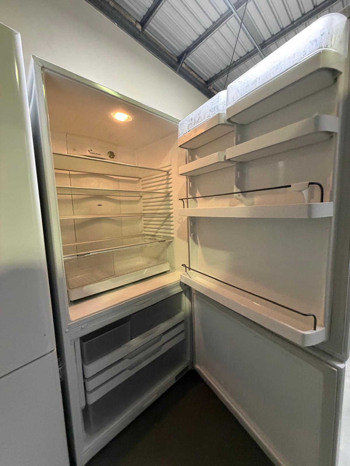 Refurbished Fisher & Paykel 519L Bottom Mount Fridge Freezer | BRISBANE