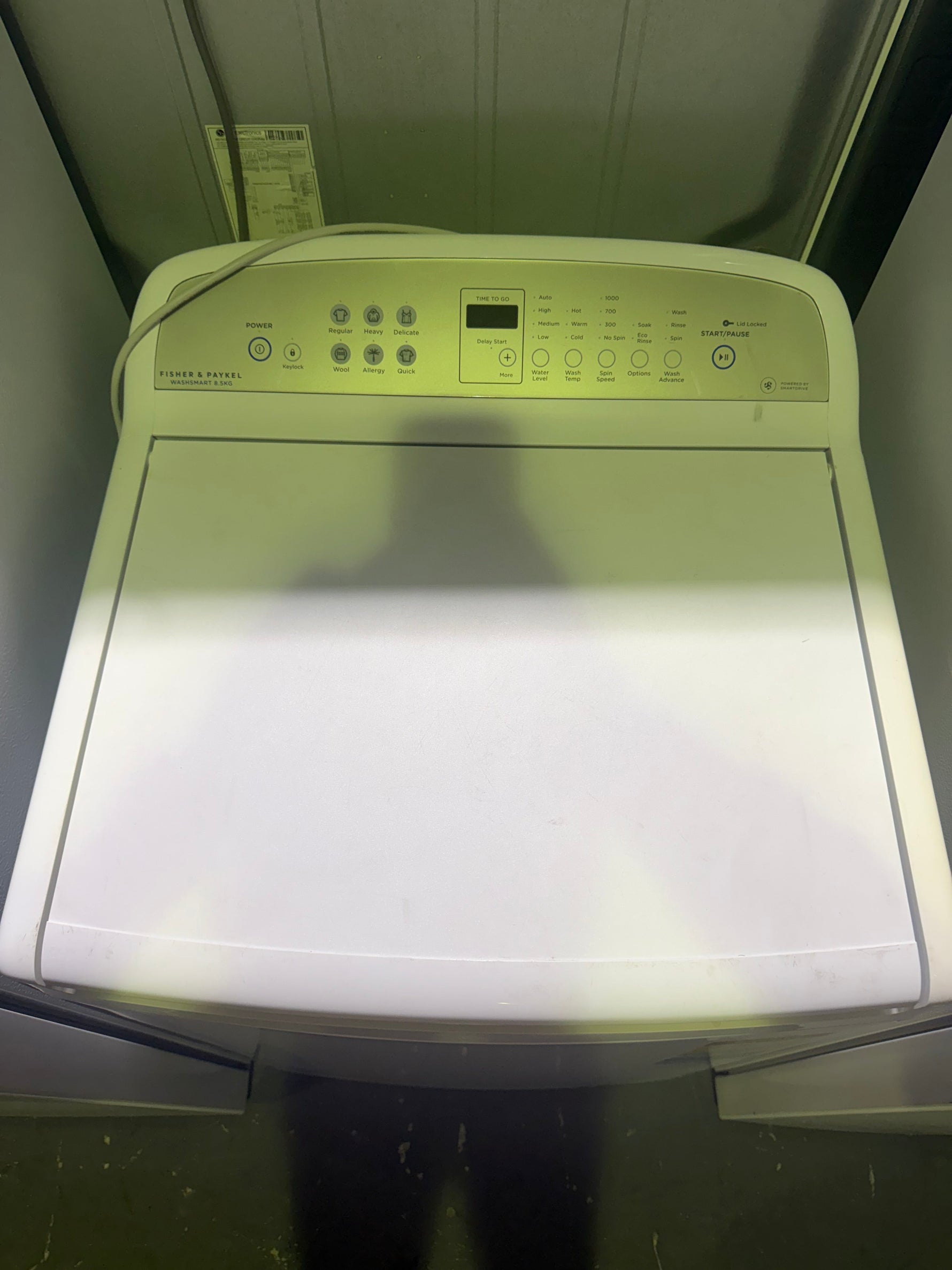Factory second Hisense 424L Top Mount Fridge & Refurbished Fisher & Paykel 8.5kg Top Load Washing Machine Combo – HRTF424 + WA8560G1 | BRISBANE