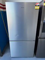 Near new condition Hisense 503 Litres fridge freezer
