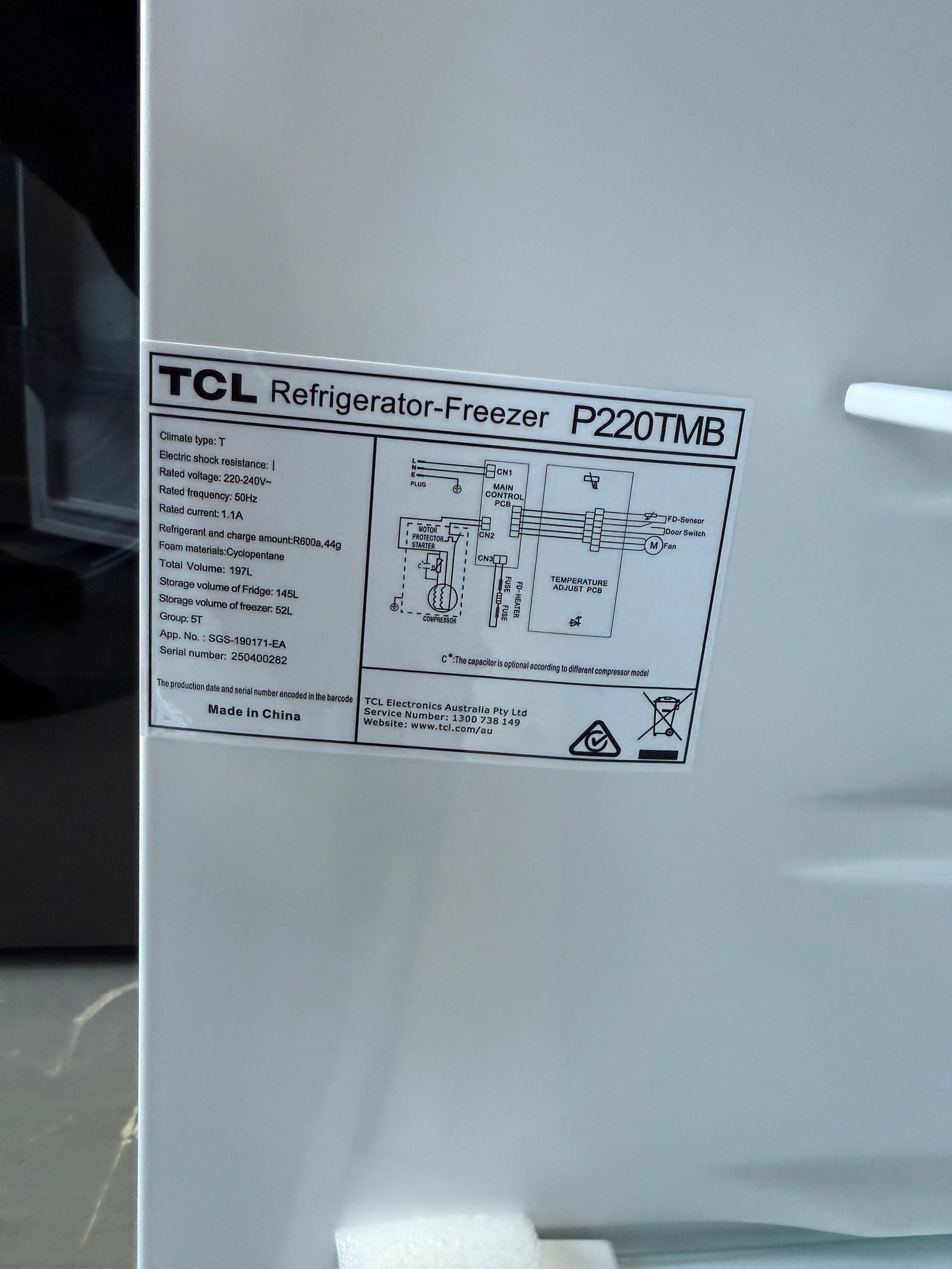 TCL 220L Top Mount Fridge –Near to new | P220TMB