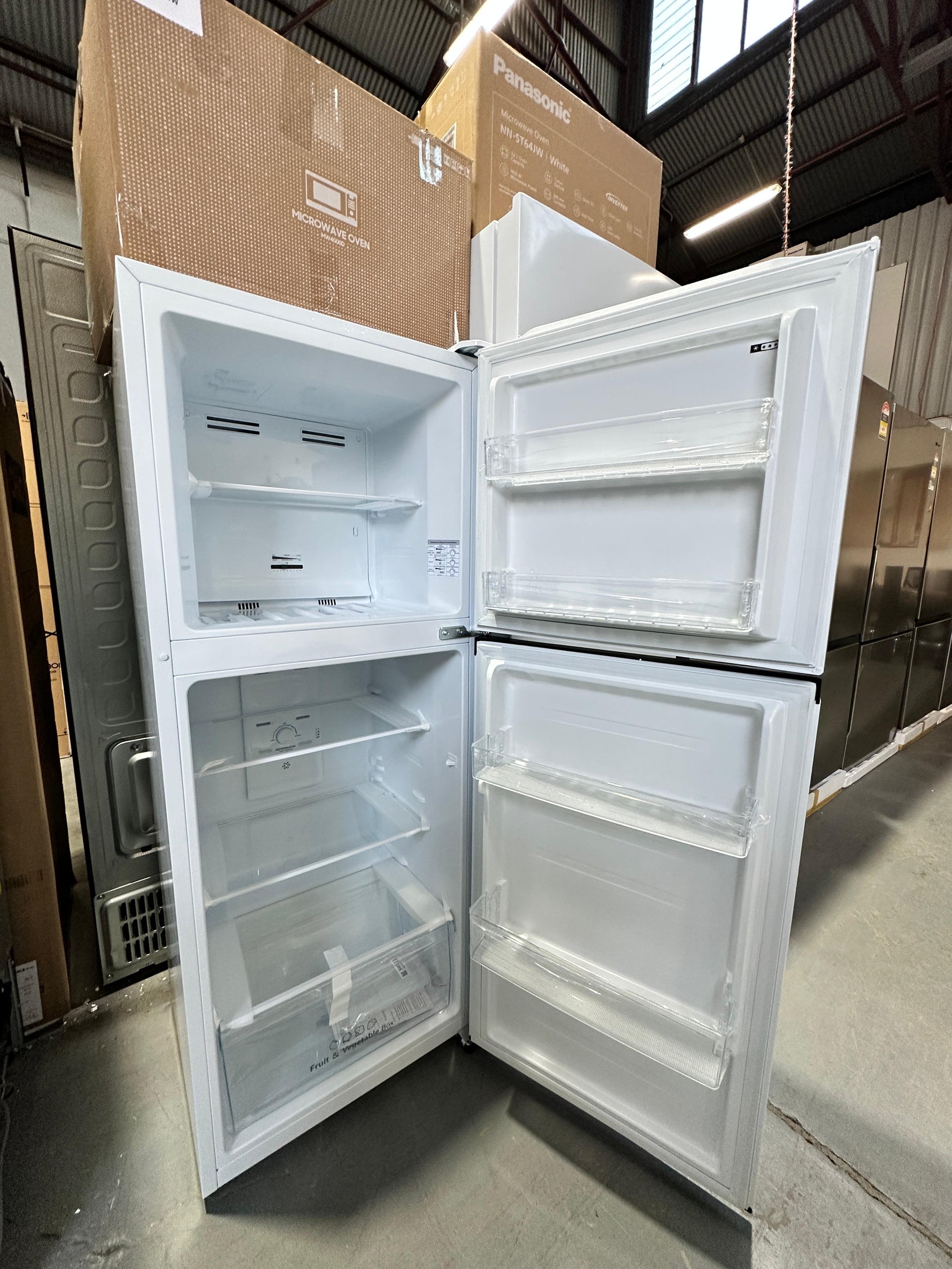 Hisense 205L Top Mount Fridge Freezer – Factory Seconds