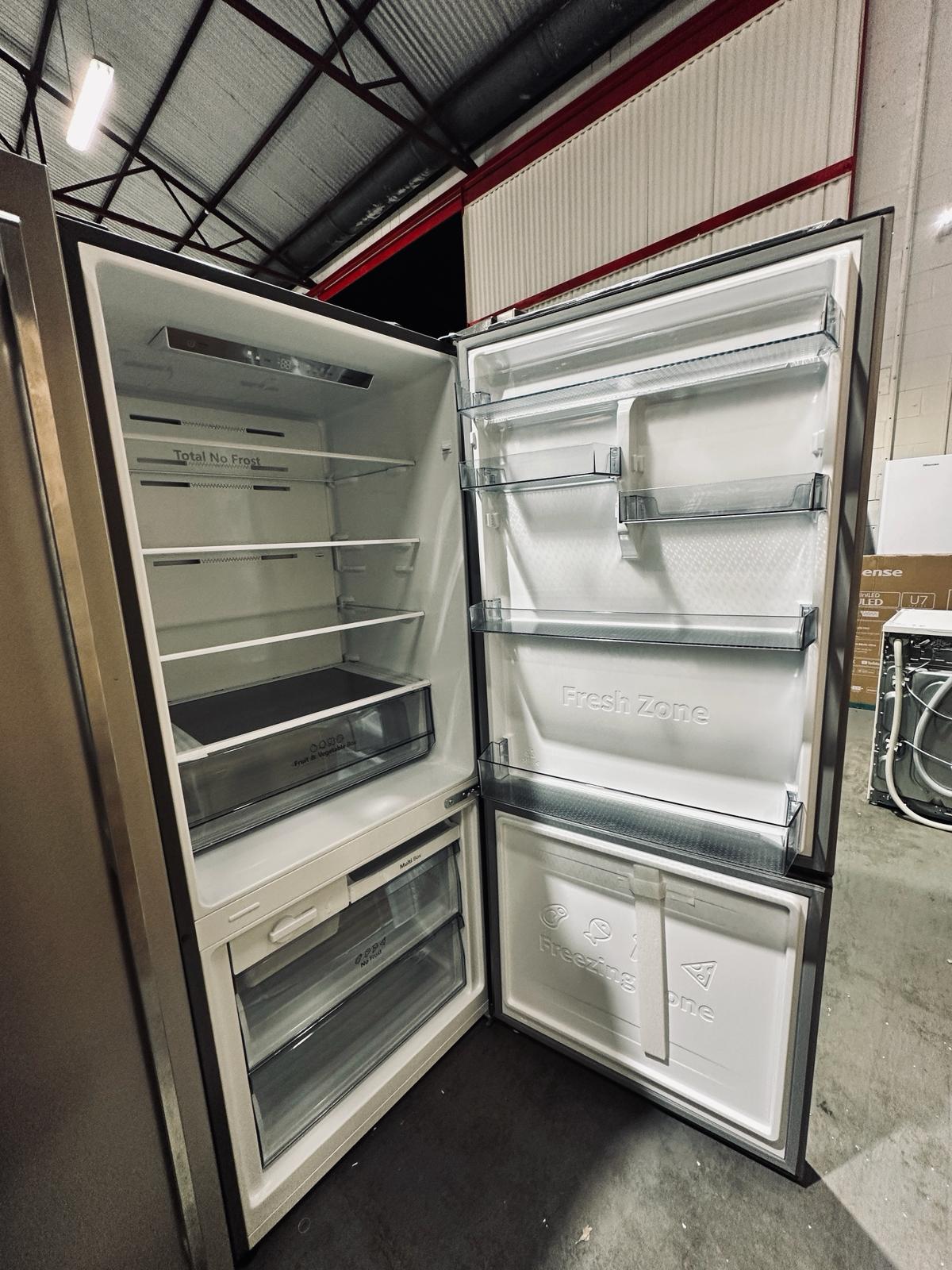 Hisense 417L Bottom Mount Fridge Freezer – Near New | ADELAIDE