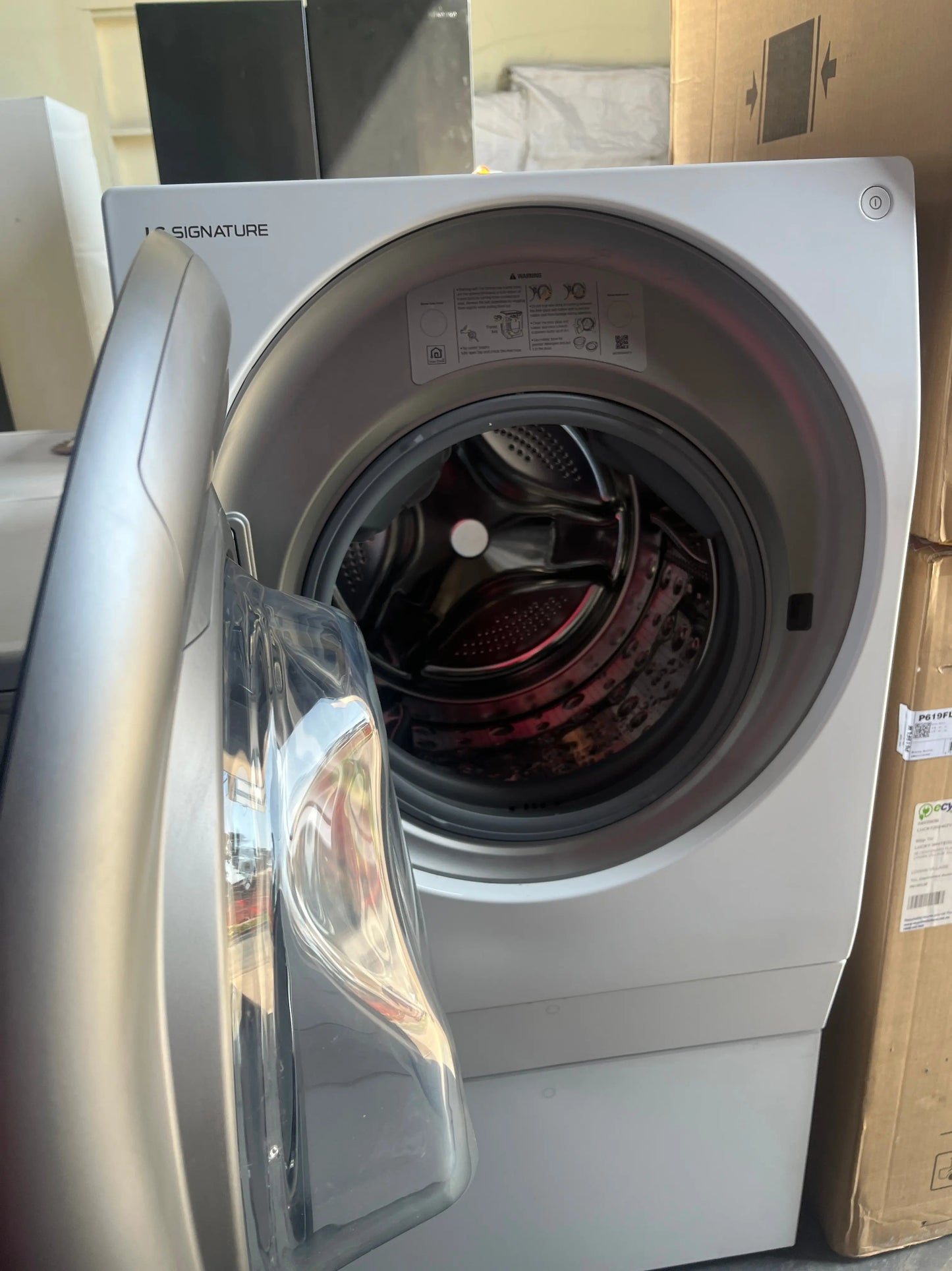 Refurbished LG SIGNATURE TWINWash® 10kg/6kg Washer Dryer Combo - Model WD1610NSW | ADELAIDE