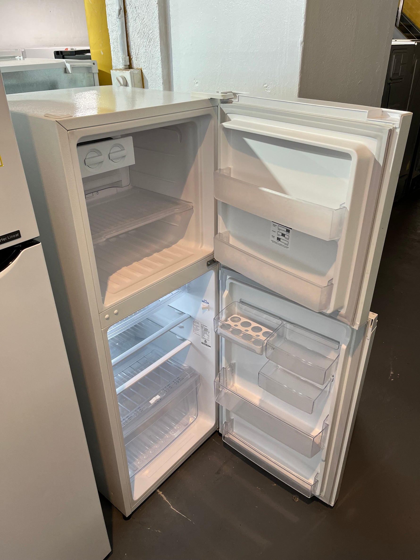 Westinghouse 230 ltr fridge freezer