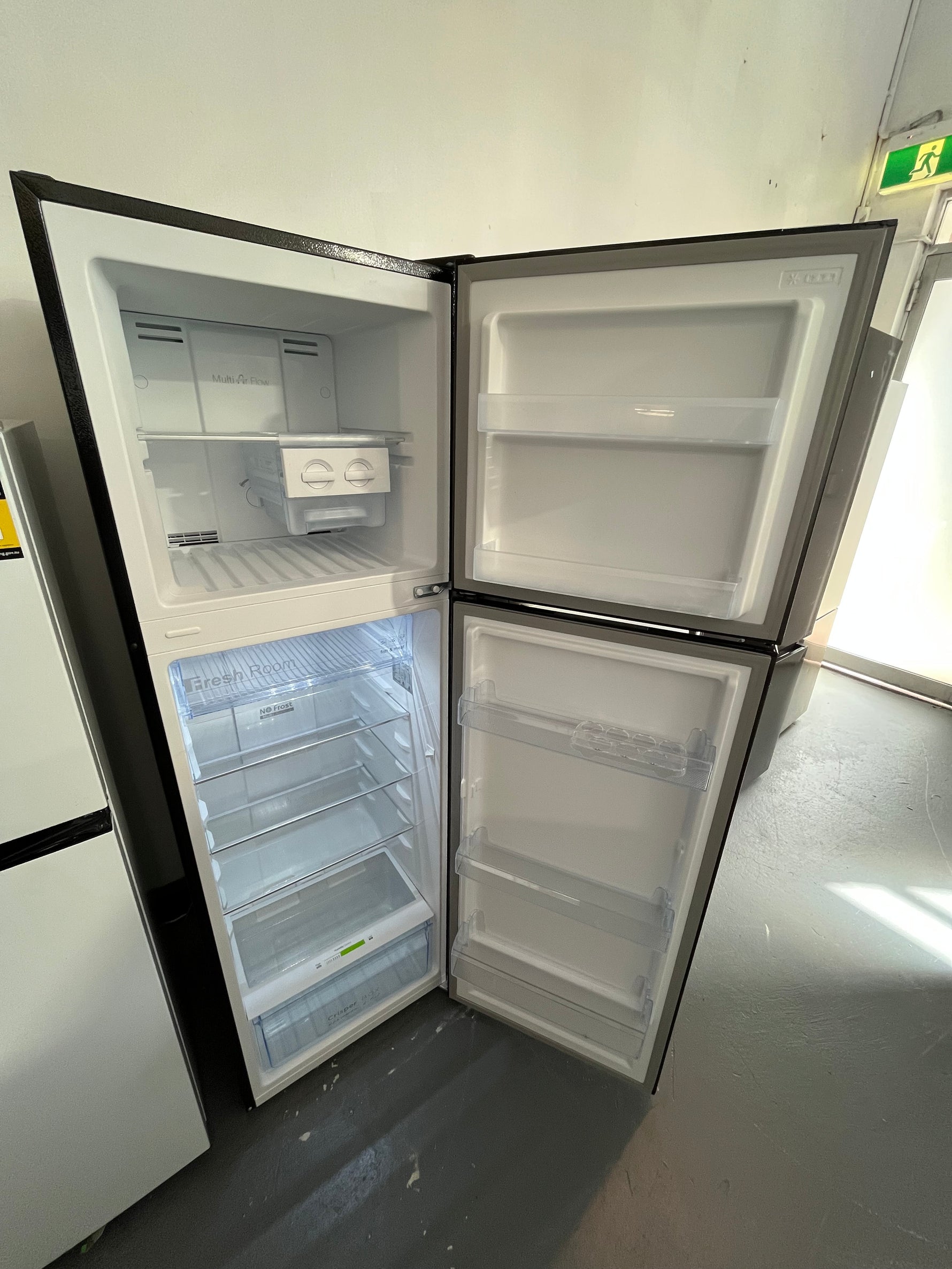 Chiq 348 ltr top mount fridge freezer Model no -CTM253NBS5E