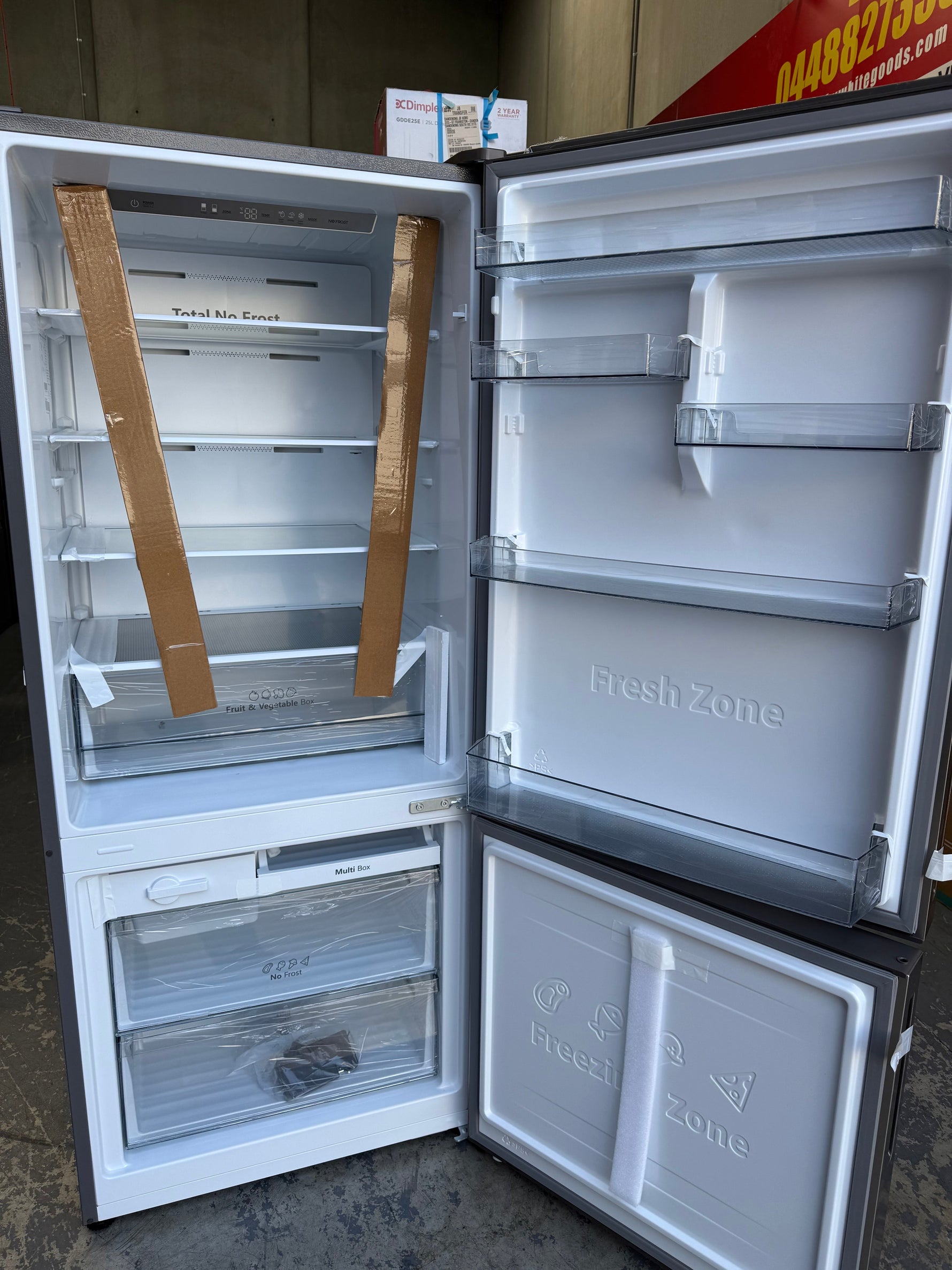 Hisense 418L bottom mount fridge+ Stirling 7kg Top load Washing Machine – Refurbished | MELBOURNE