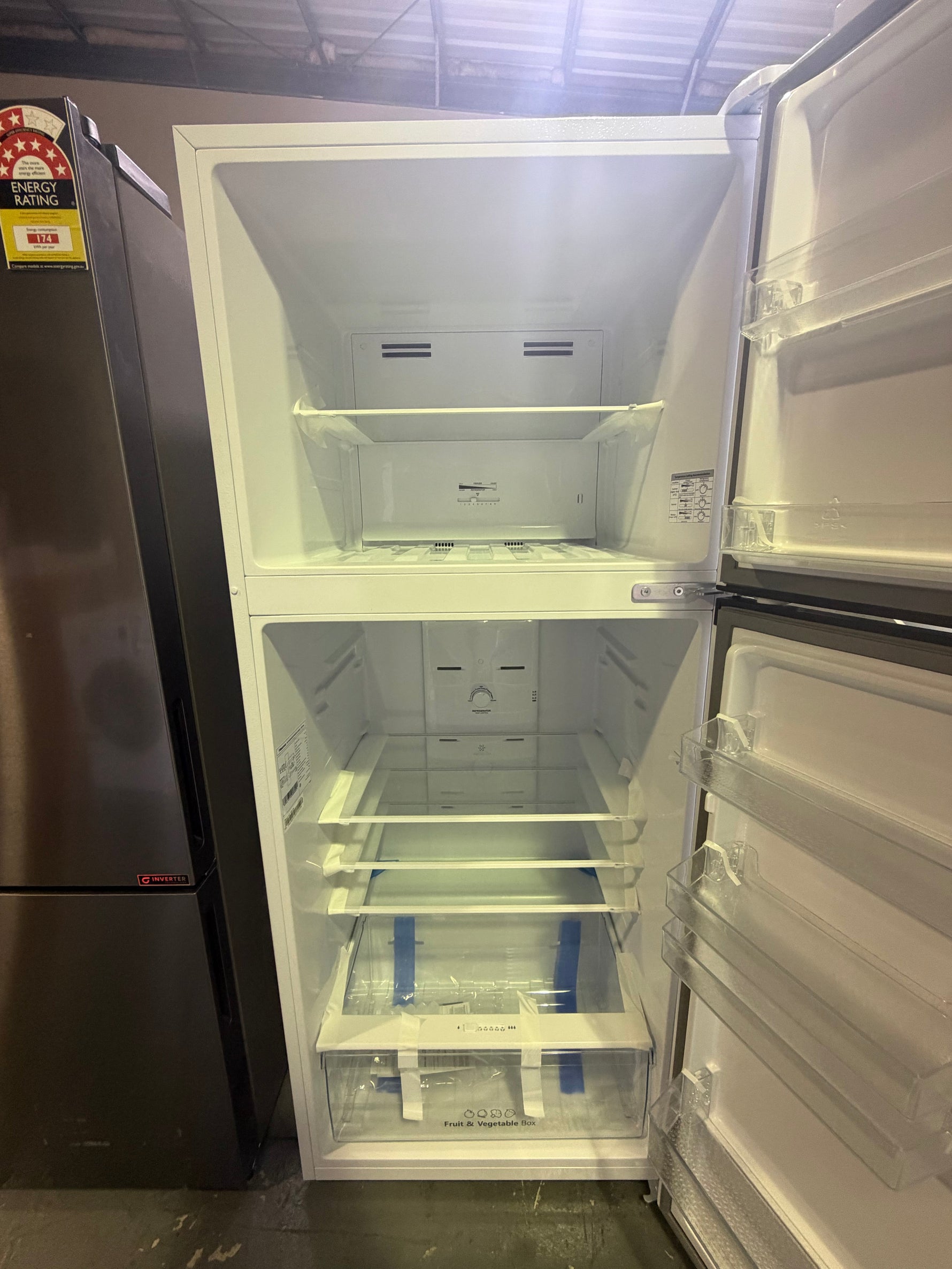Factory second Hisense 424L Top Mount Fridge & Refurbished Fisher & Paykel 8.5kg Top Load Washing Machine Combo – HRTF424 + WA8560G1 | BRISBANE