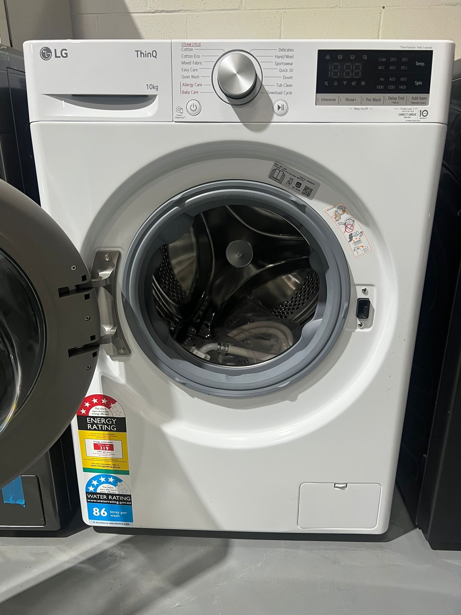 Factory Seconds LG 10 kg Front Load Washing Machine with Steam – WV5-1410W