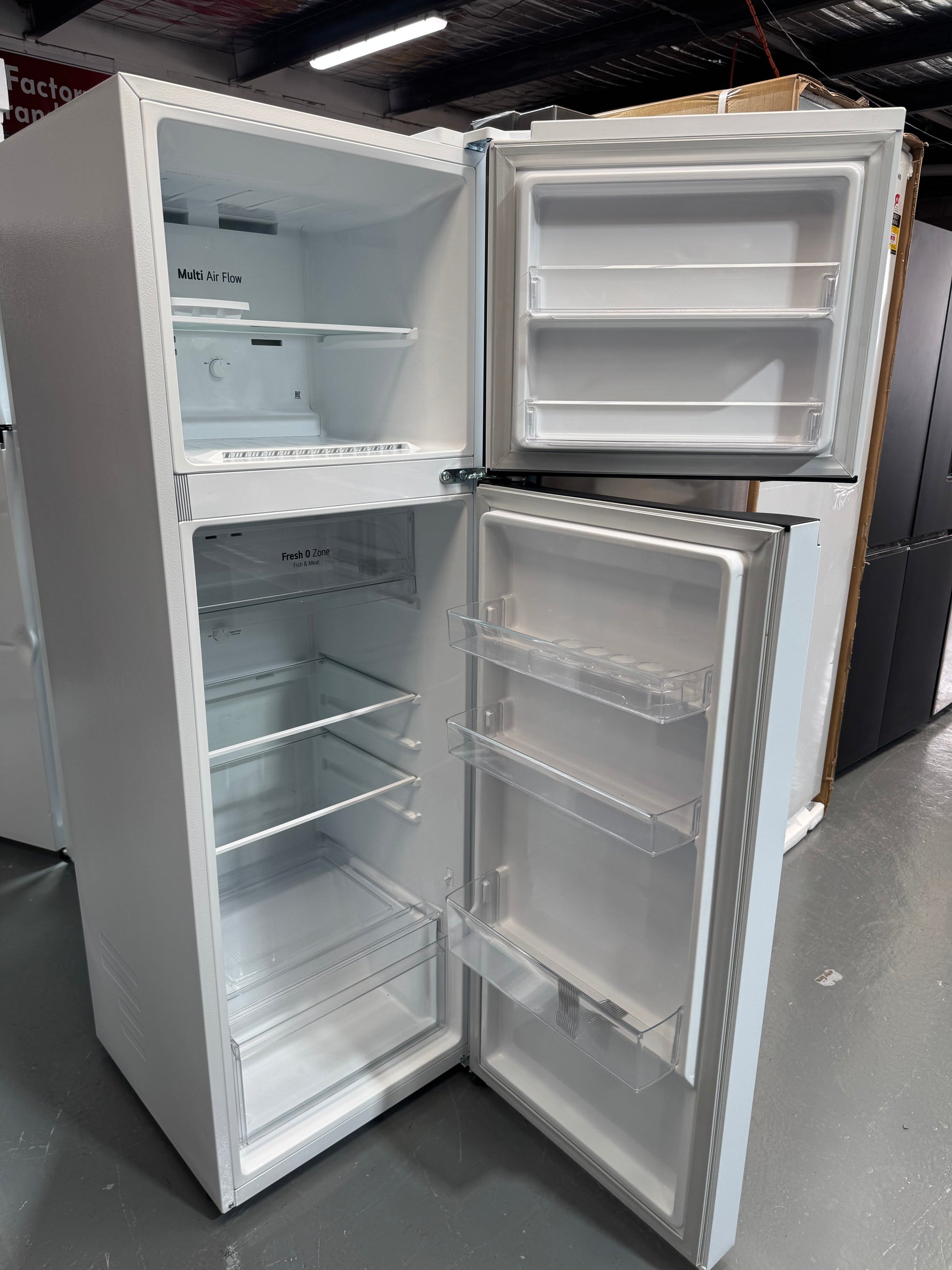 Factory Seconds LG LG 266L Top Mount Fridge in White Finish GT-2W