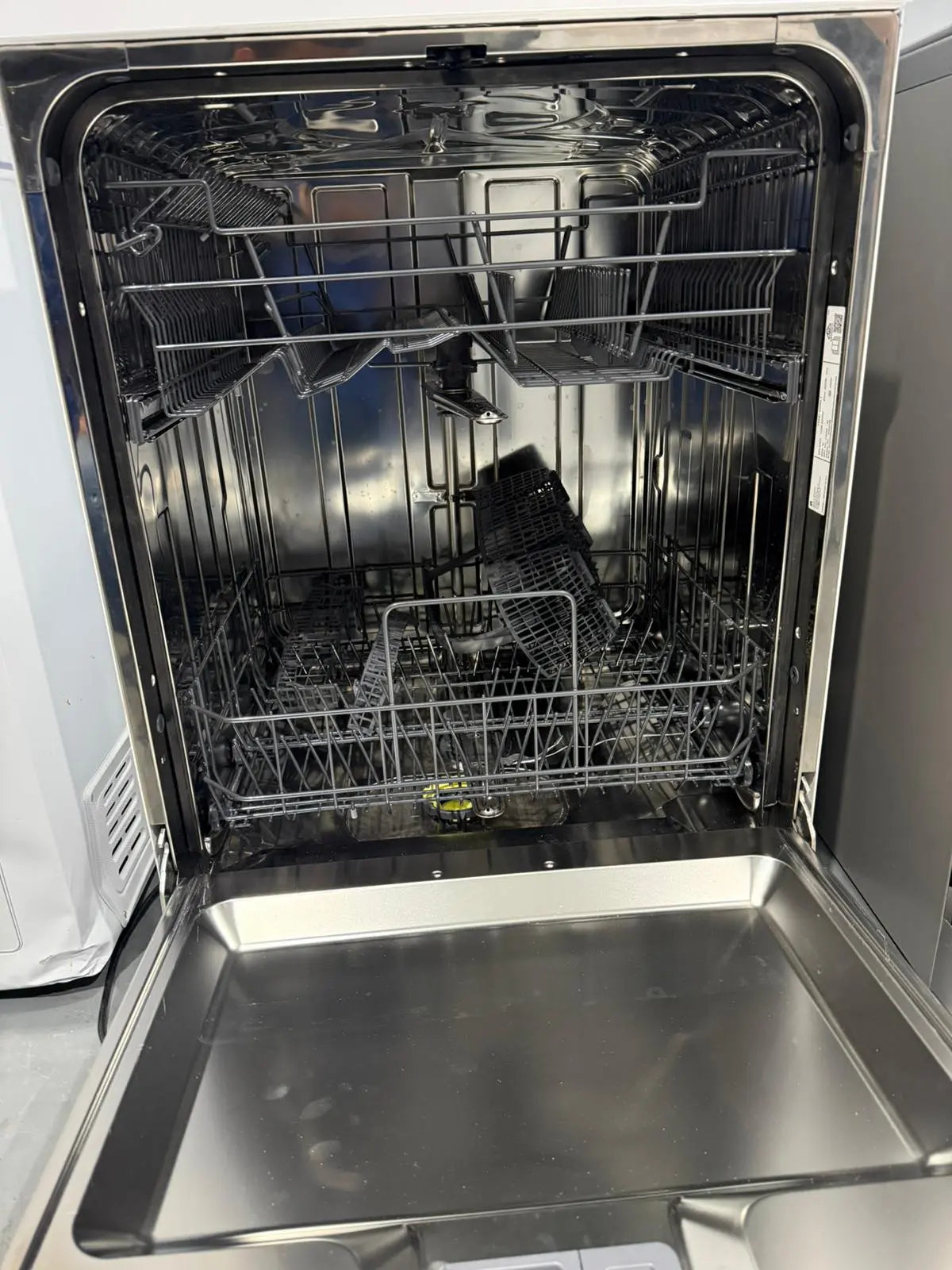 Asko 14 Place Setting Freestanding Dishwasher – Factory Seconds