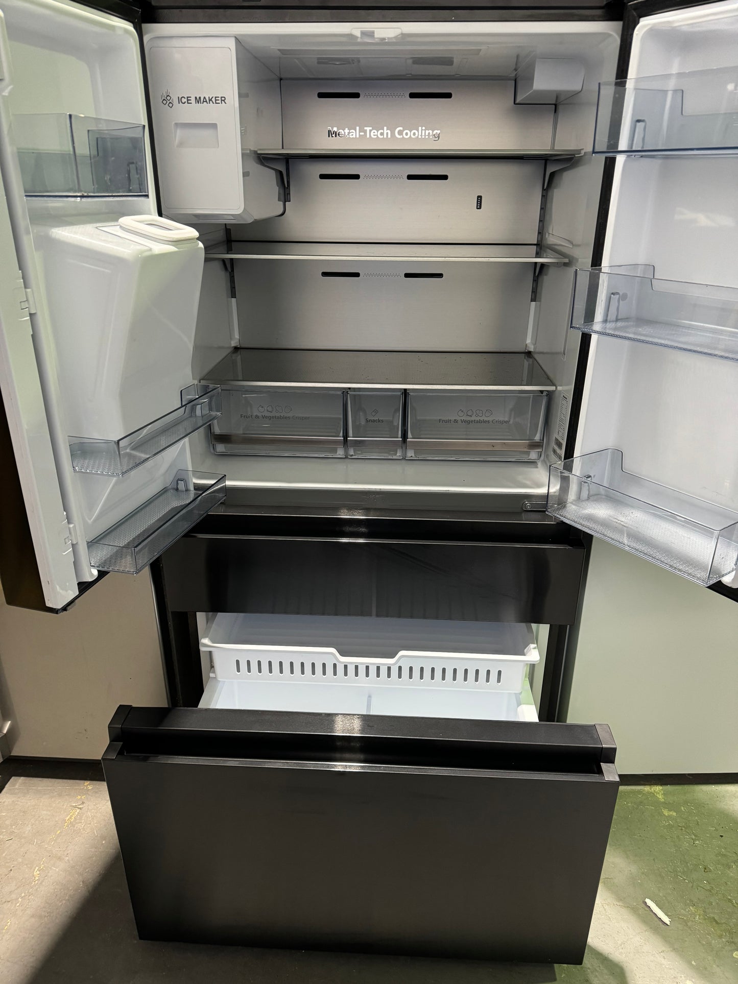 Refurbished Hisense 586 Litres Fridge Freezer | PERTH