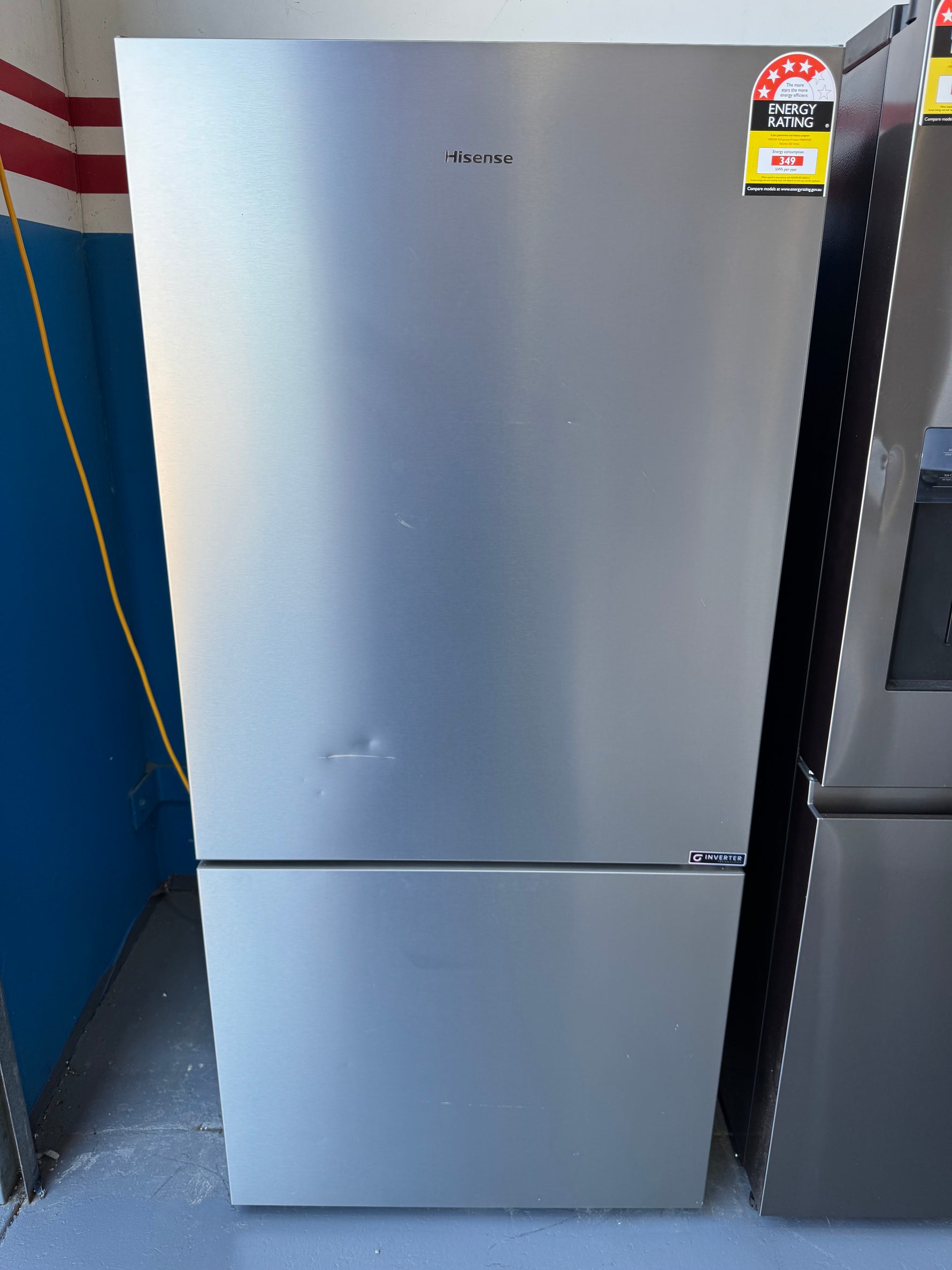 Near new condition Hisense 503 Litres fridge freezer