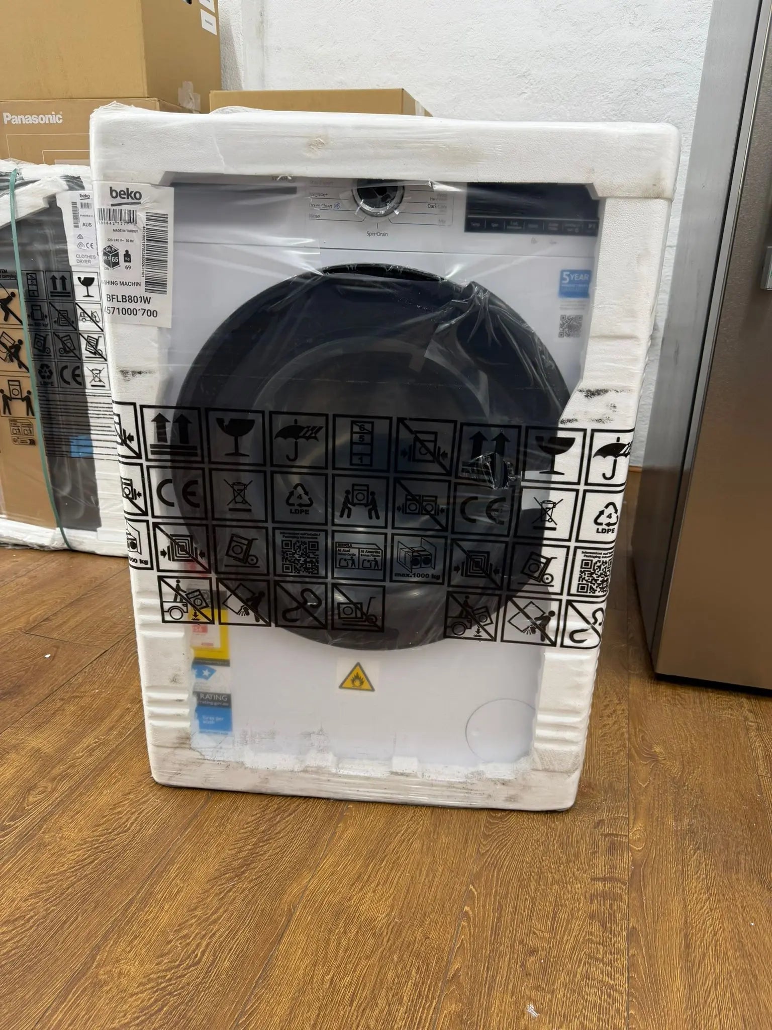 Beko 8kg Front Load Washing Machine with Steam – BFLB8010W | Box Damaged | Reservoir