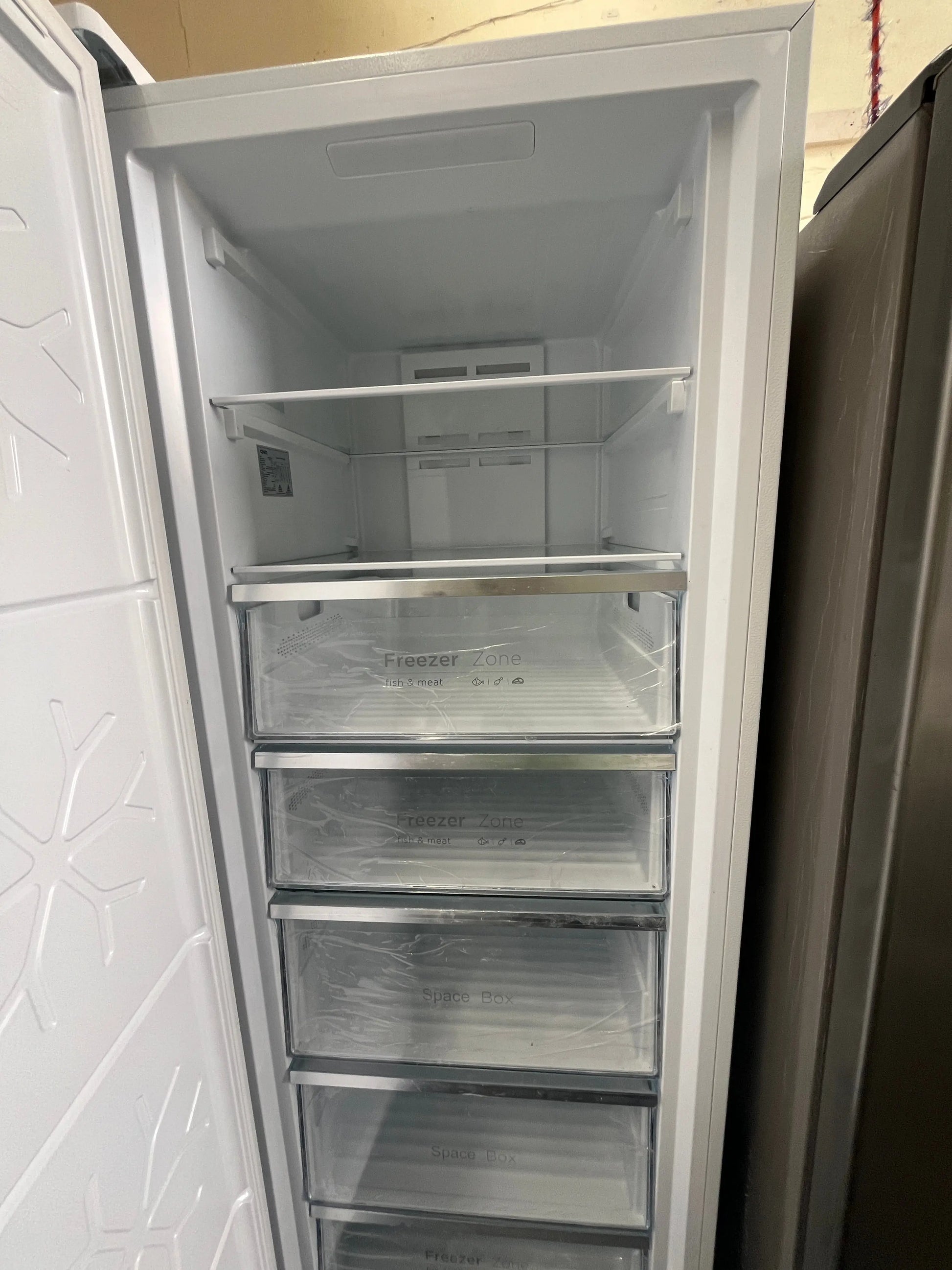 Brand new CHiQ CSH380NWR2 380L Frost Free Inverter System Hybrid Fridge + Freezer | ADELAIDE