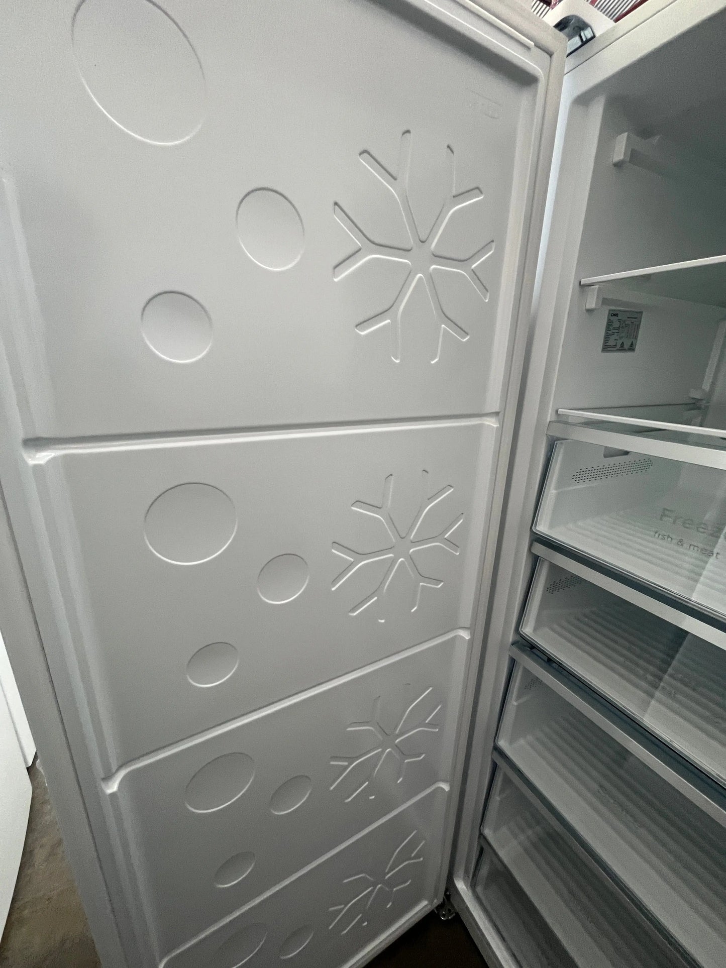 Brand new CHiQ CSH380NWR2 380L Frost Free Inverter System Hybrid Fridge + Freezer | ADELAIDE