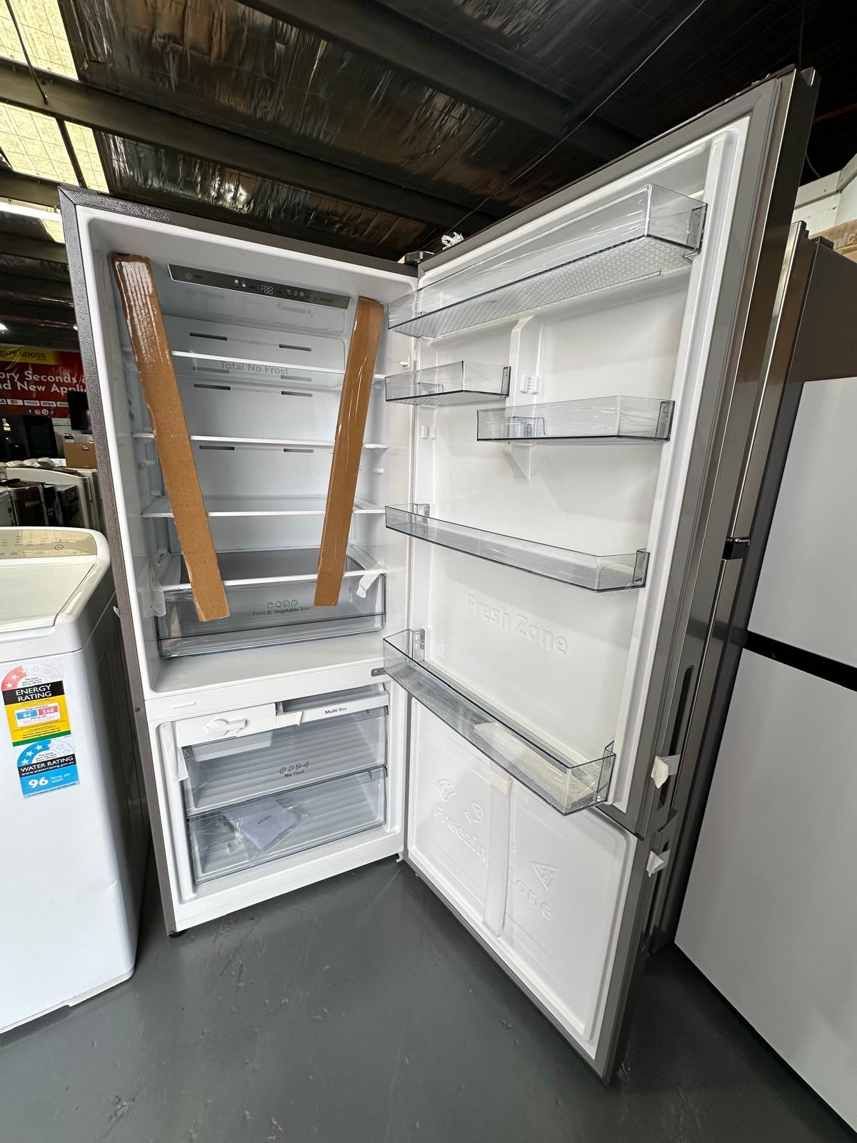 Factory Seconds Hisense 417L PureFlat Bottom Mount Refrigerator Silver HRBM418S and Refurbished Fisher&Paykel 7kg Washing Machine | SYDNEY