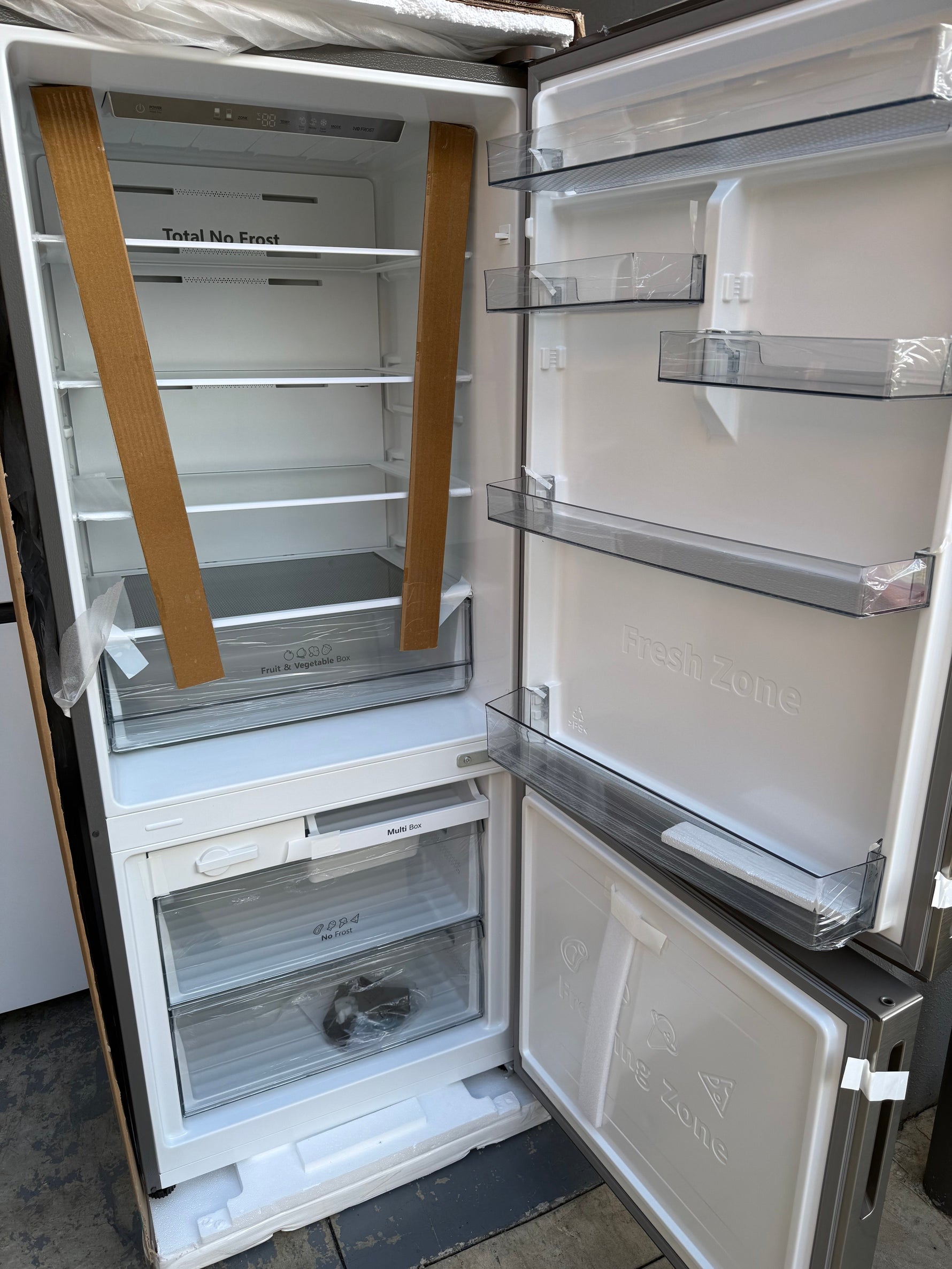Hisense 418L Bottom Mount Fridge – Carton Damaged-HRBM418S | MELBOURNE