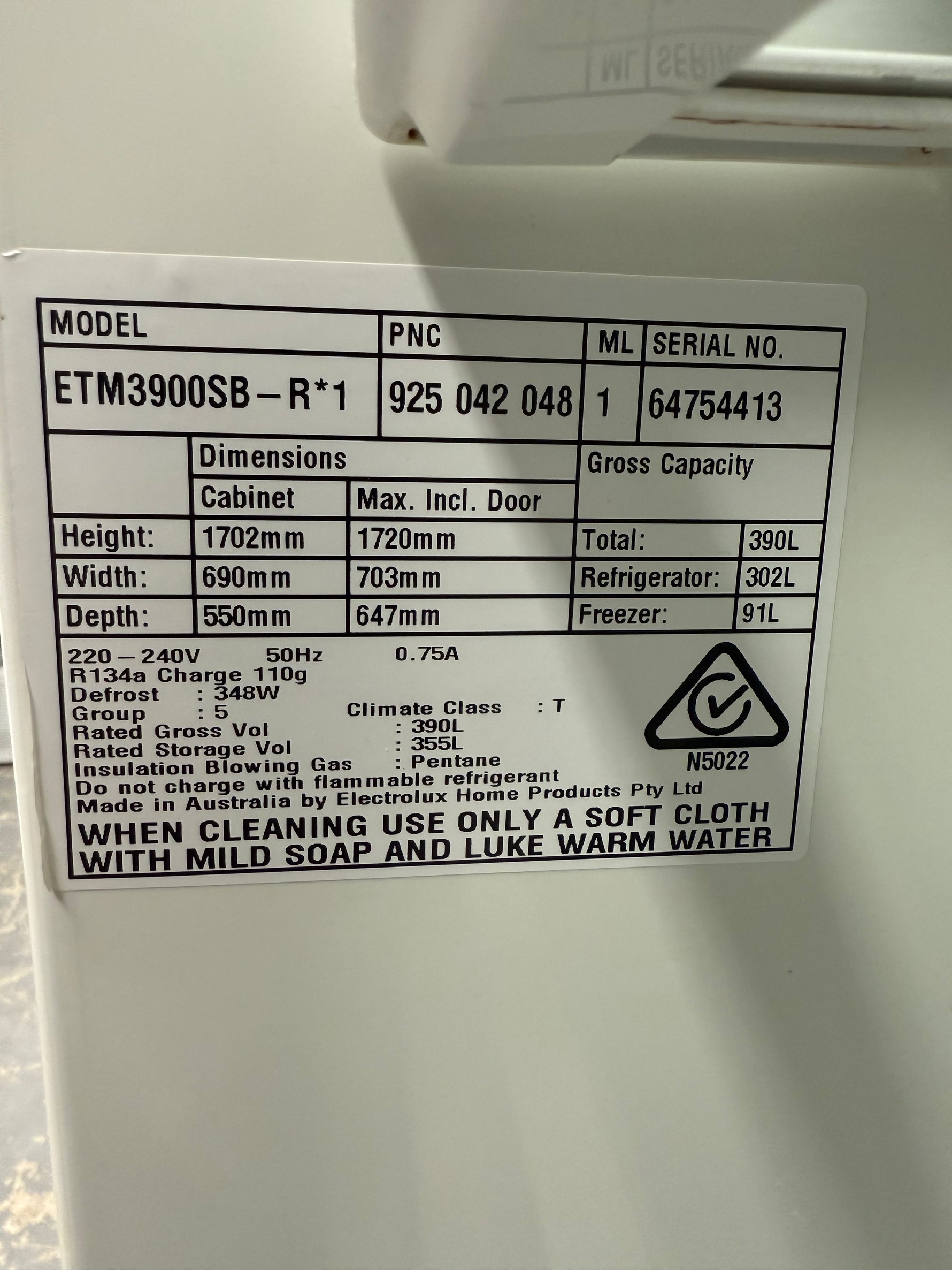 Electrolux 390L Top Mount Fridge – Refurbished | ETM3900SB