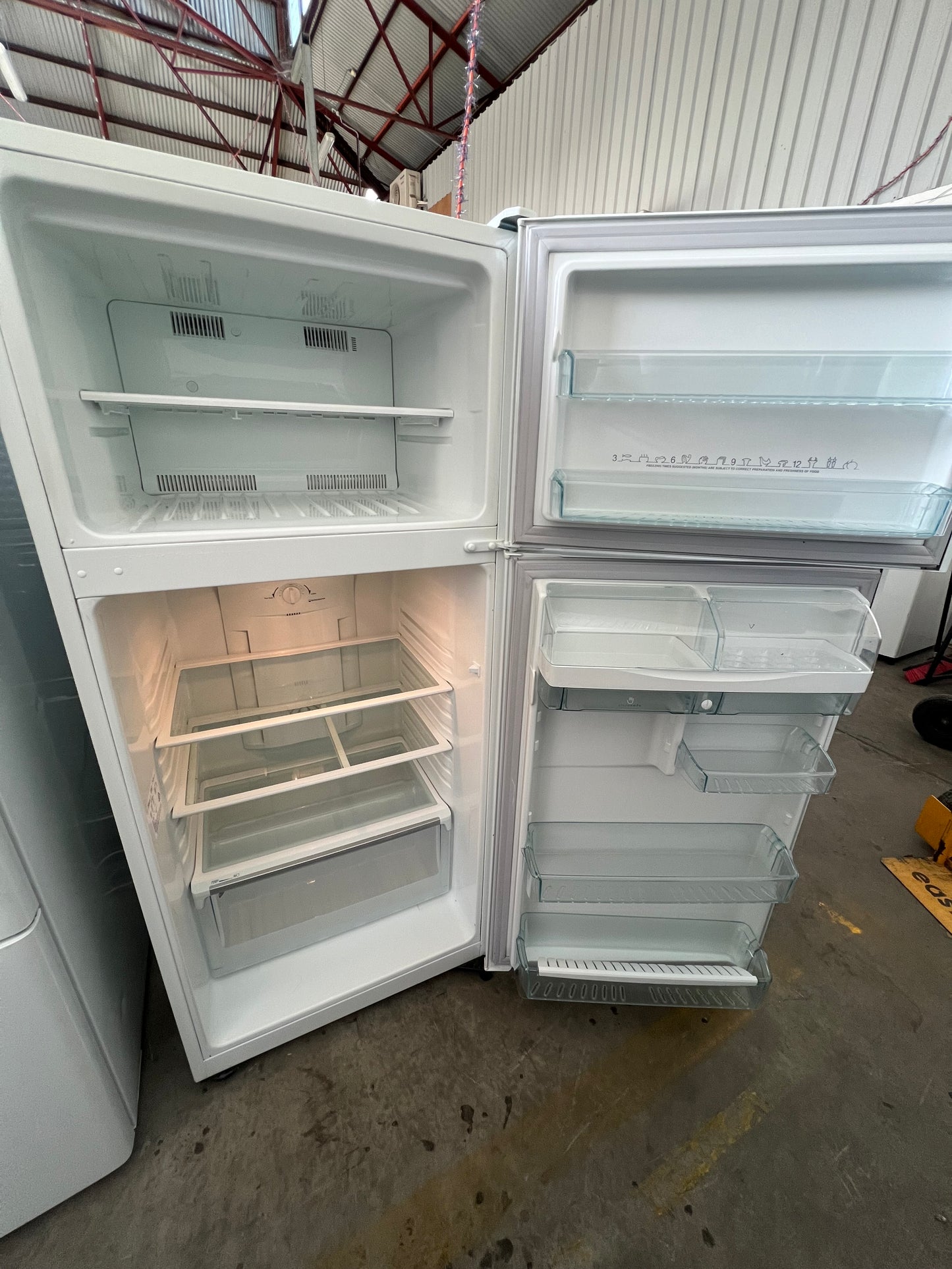 Refurbished Westinghouse 420 litres fridge freezer | ADELAIDE