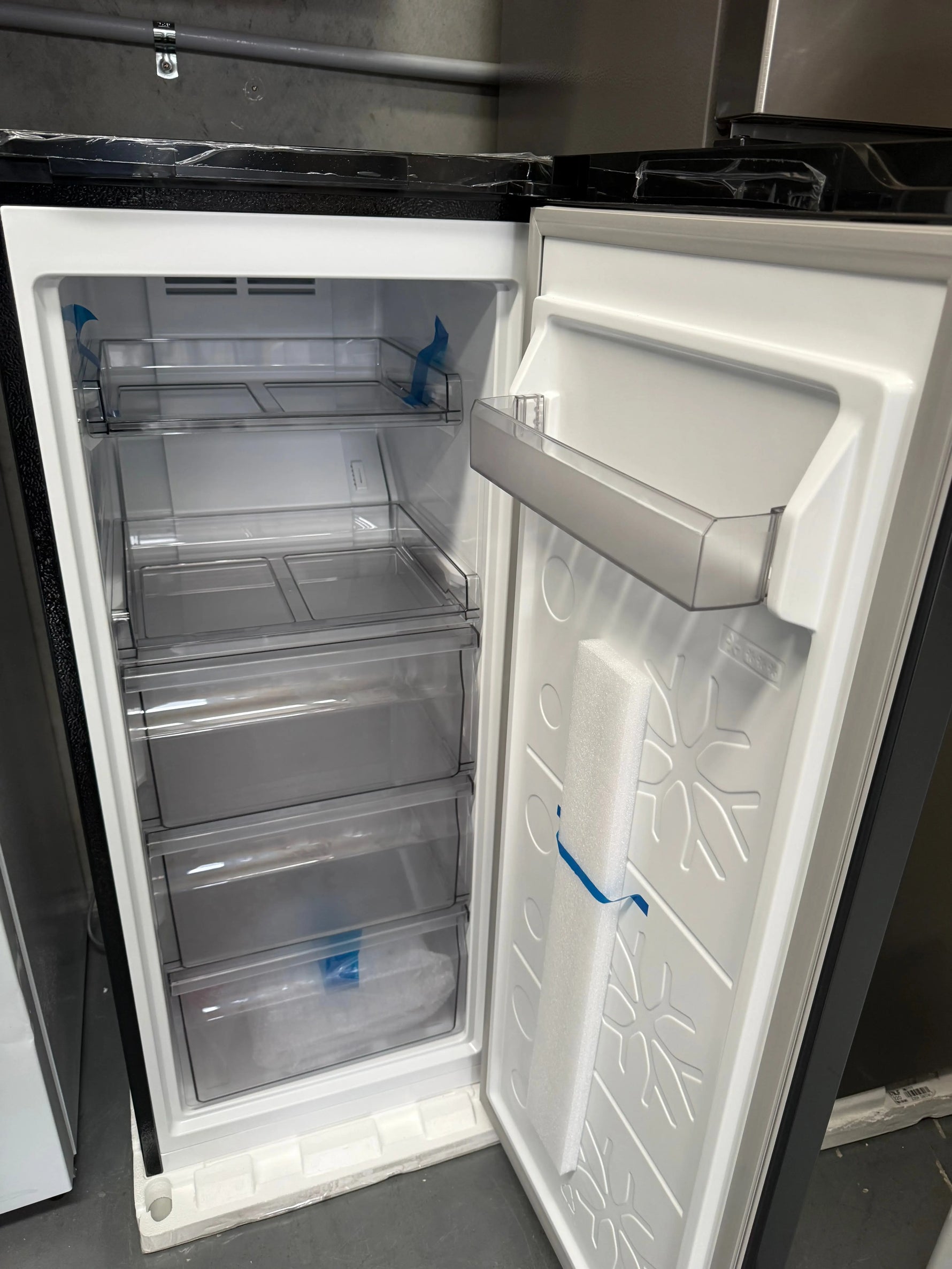 CHiQ 122L Hybrid Upright Fridge/Freezer – Factory Seconds | CSH121NBS | MELBOURNE
