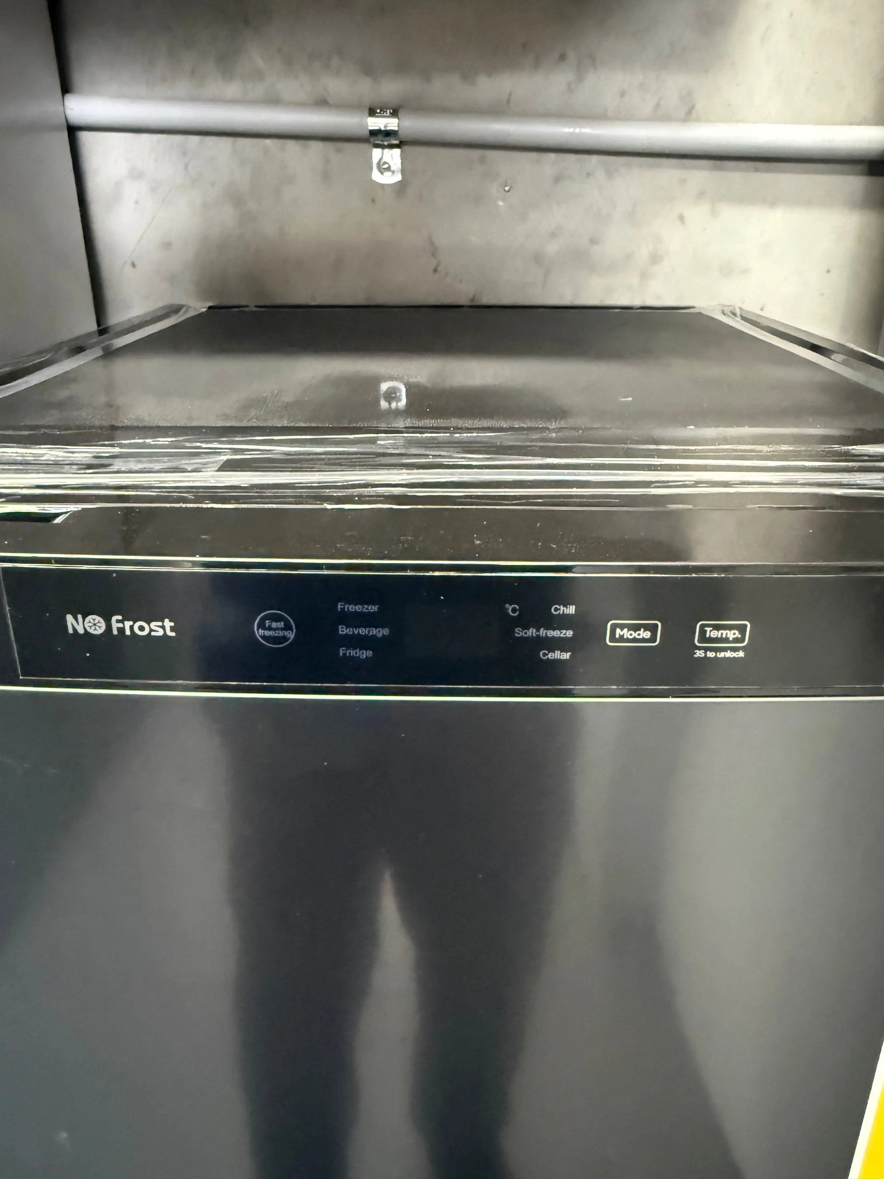 CHiQ 122L Hybrid Upright Fridge/Freezer – Factory Seconds | CSH121NBS | MELBOURNE