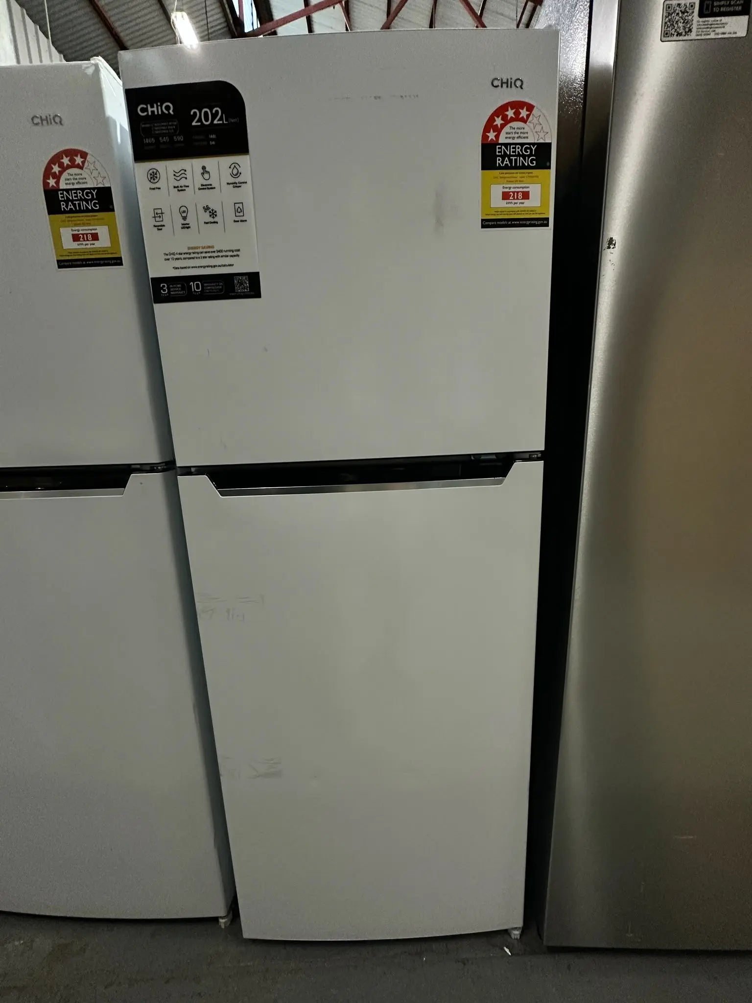 CHiQ 202L Top Mount Fridge Freezer (Near New Condition)