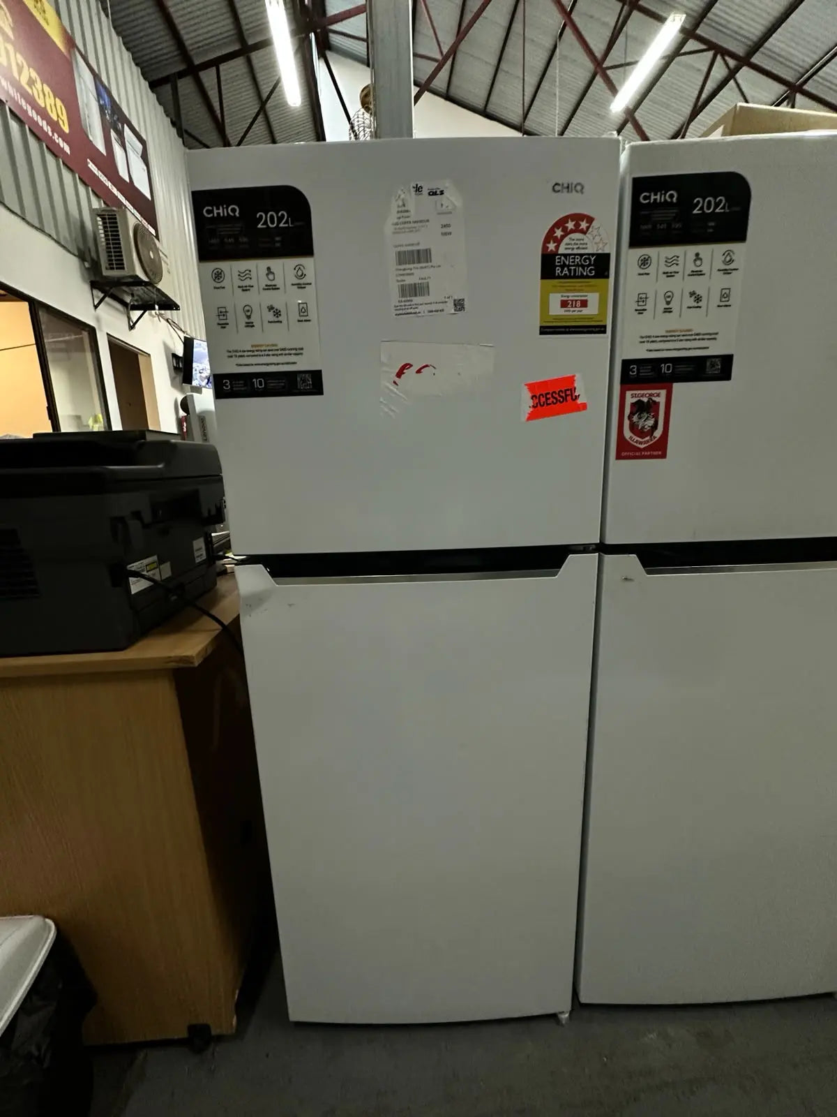 CHiQ 202L Top Mount Fridge Freezer (Near New Condition)