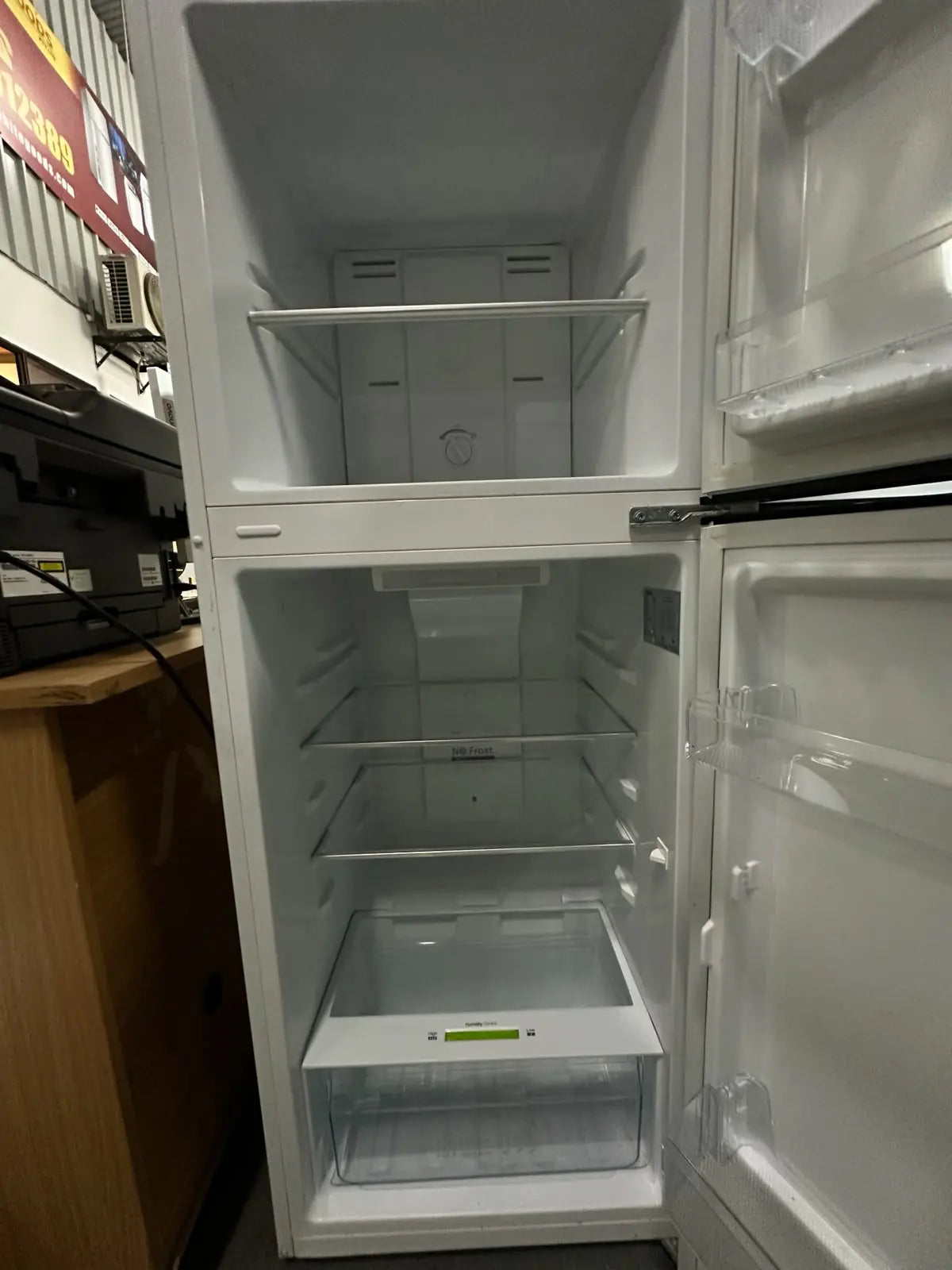 CHiQ 202L Top Mount Fridge Freezer (Near New Condition)